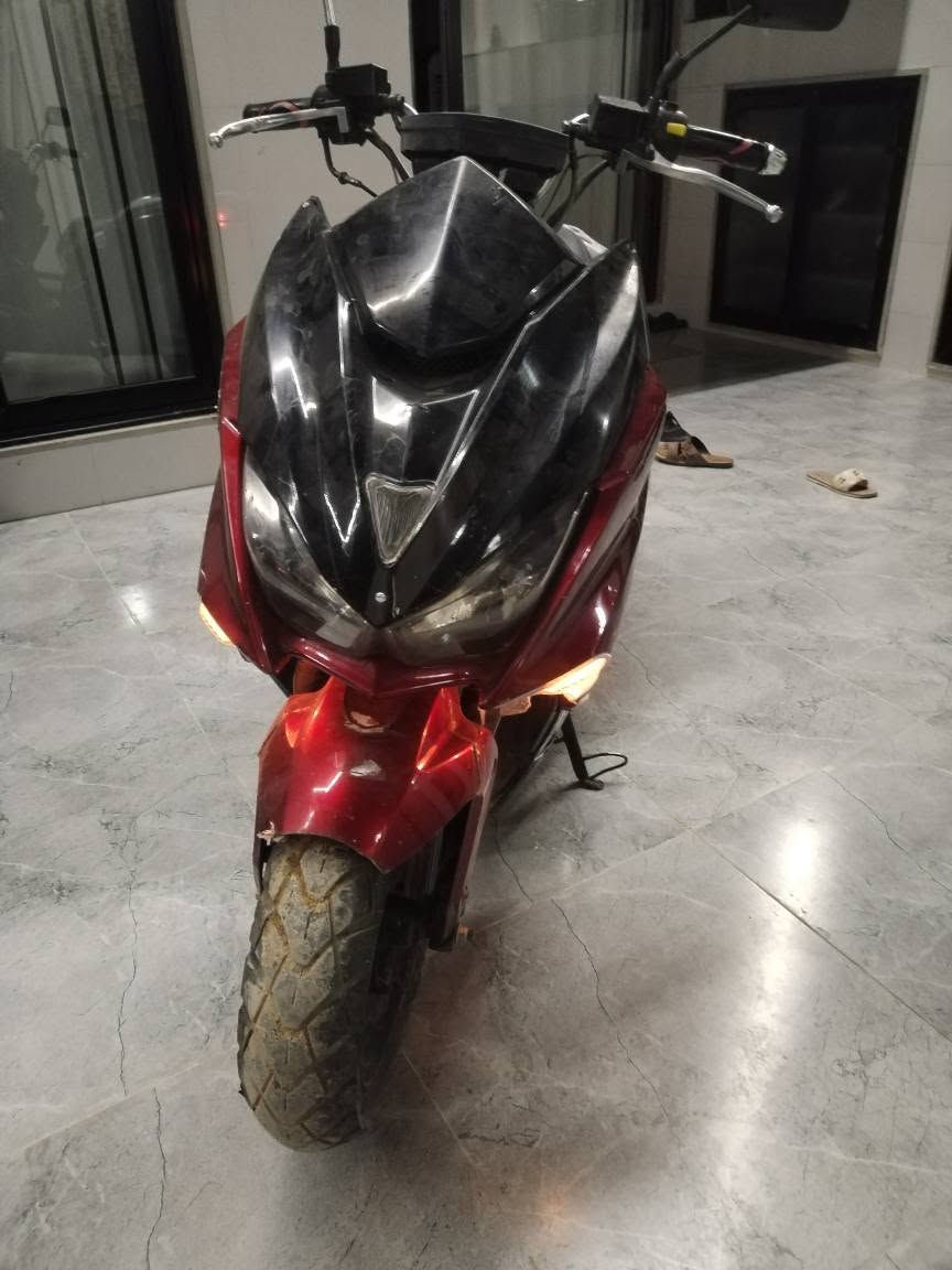 مەکینەی کەپسە 150cc،سلف وهندری کار دەکات،مەکینەی بەشەرتە،کەمی شوختی هەیە،شوینی شکاوی نییە،هەندیک شوینی پیویستی بەتوندکردنەوە هەیە،نرخی 580هەزار کەمیک مەجالی تیدایە،ناونیشان هەولیر گەرەکی کاریزان. أربيل, العراق
