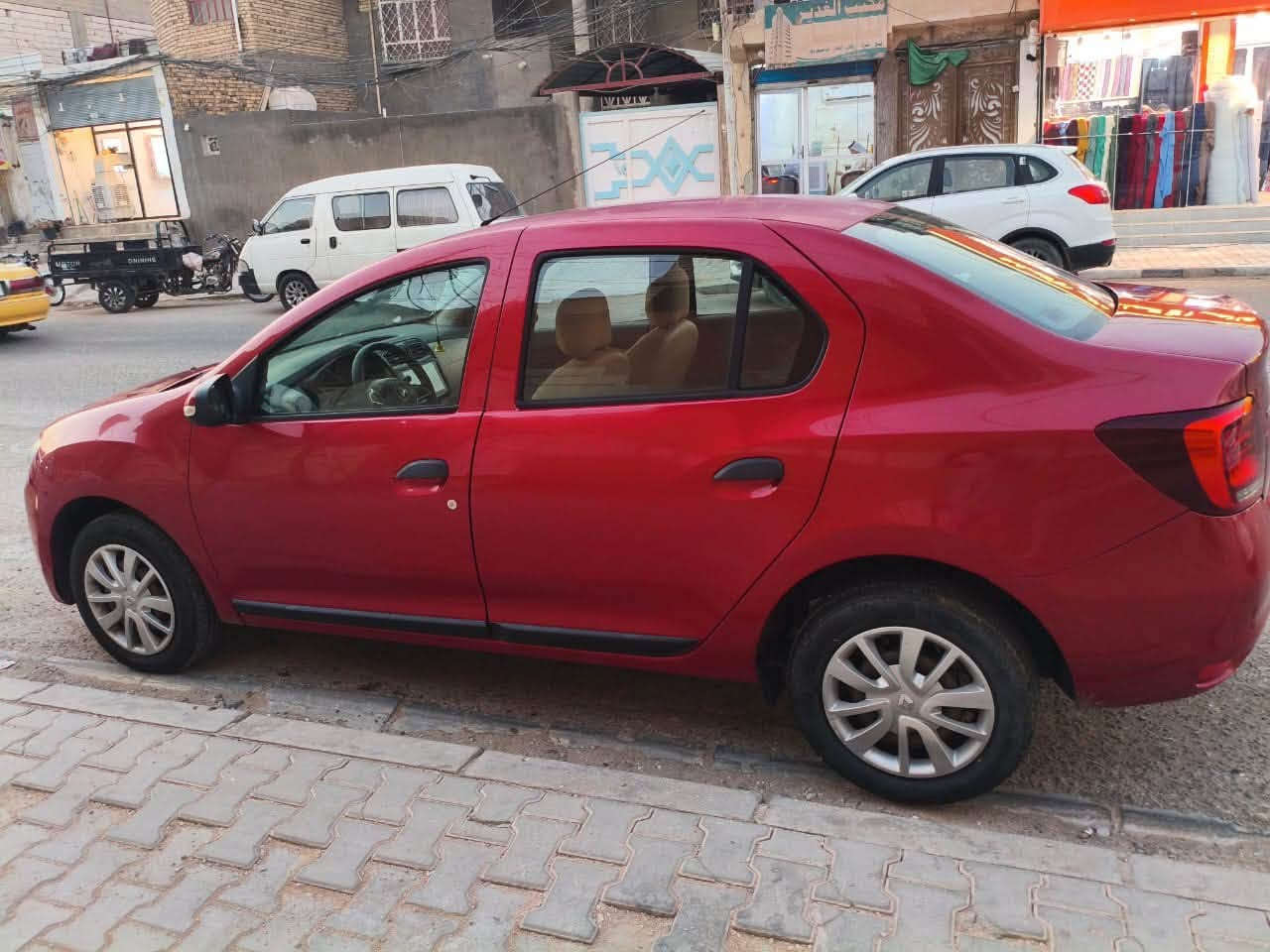 سلام عليكم رينو سمبل ٢٠١٩ سياره جديده وحلوه ماعايزه كلشي ممشاها قليل يعني جديده وحلوه لون مميز  تخم تاير جديده حداديه زينه ماناقصها برغي رقم بغداد جديد هزه جديده سياره مال بيت و ما متعوبه تفيد الجنايه  ما متواجد عل فيس هاذه رقمي اتصل وبيك خير ودلل ***********
