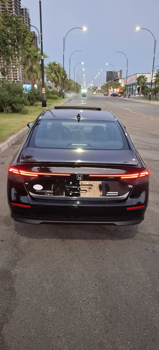 هوندا أكورد 2025 - فئة سبورت (Sport) 🚗.
📌 بيانات السيارة الأساسية:
الموديل: 2025
الفئة: سبورت / Sport
الممشى: 13,000 ميل فقط
🛠 تفاصيل البودي والضرر:
البودي: بونيد صبغ + جاملغ تعديل بارد (PDR) فقط.
البرشوت (الإيرباج): ستيرن + تحت الستيرن + دشبول (مفتوح سستم).
🌟 أبرز مواصفات فئة سبورت (Sport):
المحرك: 2.0 لتر هايبرد (أداء قوي واقتصادية بالوقود).
التصميم الخارجي:
ويل كب مقاس 19 إنش بتصميم رياضي مميز (Black Alloy).
سبويلر خلفي أسود لمظهر رياضي جذاب.
الشاشات والترفيه:
شاشة عرض لمسية كبيرة مقاس 12.3 إنش.
شاشة عدادات رقمية بالكامل (Digital Dashboard) مقاس 10.2 إنش.
دعم Apple CarPlay و Android Auto لاسلكياً (Wireless).
التجهيزات والراحة:
فتحة سقف.
مقعد السائق تحكم كهربائي.
ستيرن جلد رياضي مع دواسات تحكم بالسرعة خلف الستيرن (Paddle Shifters).
نظام تشغيل عن بعد + بصمة دخول وتشغيل.
إضاءة كاملة LED أمامية وخلفية.
أنماط قيادة متعددة (Sport / Normal / ECON).
أنظمة الأمان (Honda Sensing):
رادار تفاعلي ومثبت سرعة ذكي.
نظام المحافظة على المسار (Lane Keep Assist).
نظام الكبح التلقائي للطوارئ.
📞 للتواصل والاستفسار: [***********]
📍 المكان: [دهوك]
💰 السعر: [178 ومجال بسيط]
فقط بيع بدون مراوس سميل, دهوك
