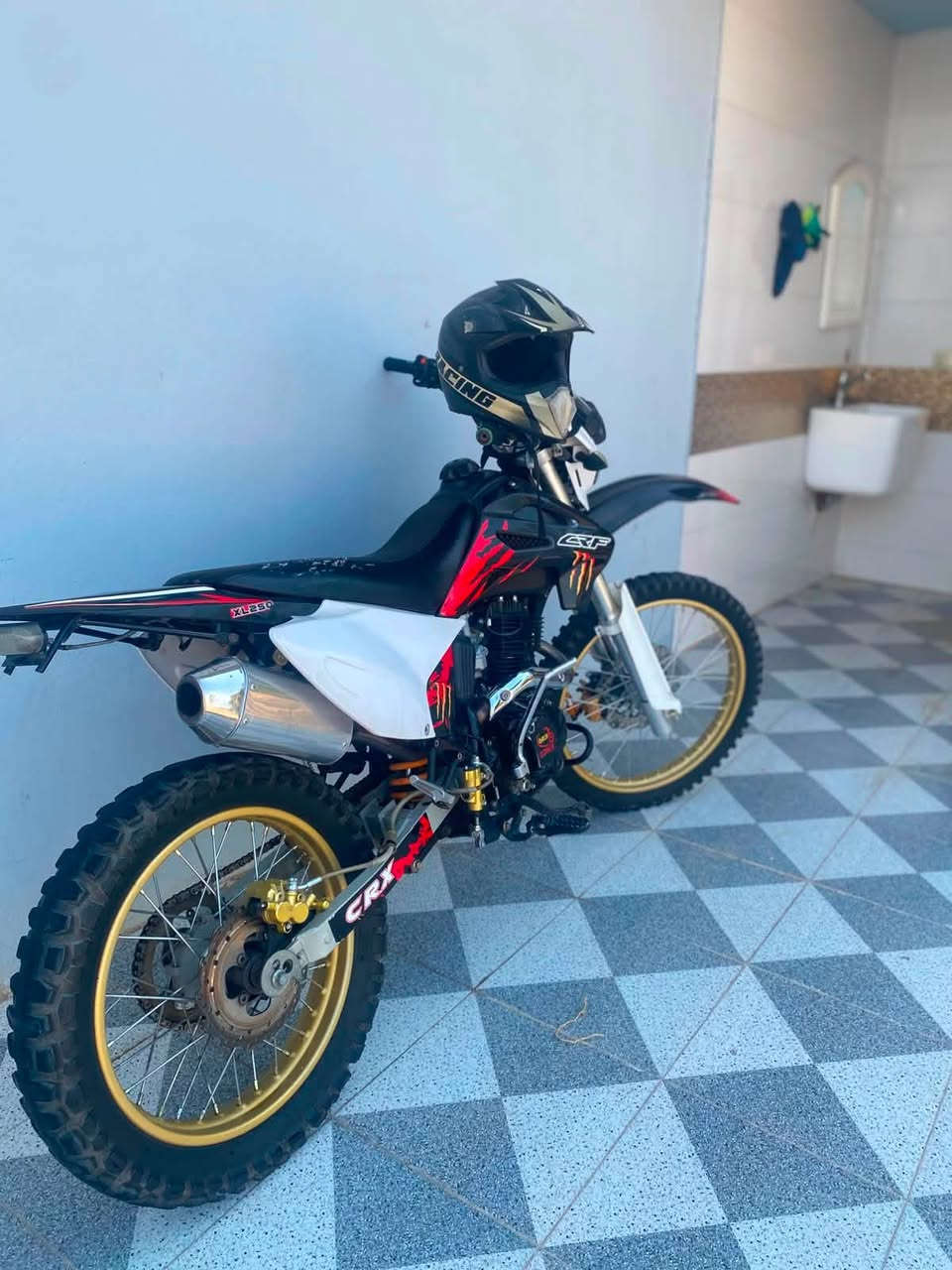 سلام عليكم للبيع قفاز CRF
كفاله عامه اي نقص مابيه 
كهربياته كله شغاله 
مكينه 250 cc
السعر 975 وبيه مجال 
مكاني بغداد الشعب 
***********
