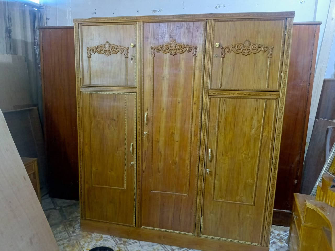 ابو ثلاثه 165 كلش نضيف ابو 5 سعره 175 تخت نفر ونص ب 30 مكاني كربلاء ***********
