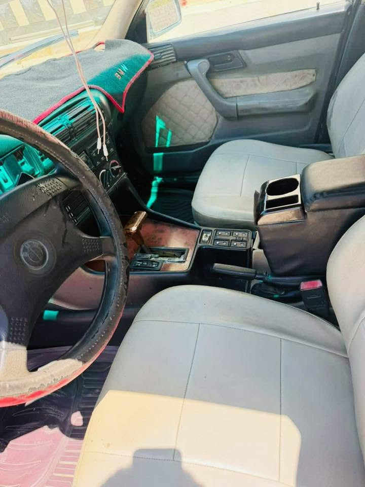 بي ام دبليو (BMW) حجم 525i موديل 1993 E34 للبيع

المكينة 6 سلندر شرط كارتون كير وأكسل طيارة دفع خلفي (RWD)حدادية أمامية جديدة 
أصولية بأسمي شرط التحويل الرقم الجديد سنوية لل2030 صفر غرامات 
السيارة  مكفولة من الضرر والعيب الشرعي 
مكان السيارة بابل حله 
رقم الهاتف :***********
السعر: 40 وبيها مجال للجناي والشراي
