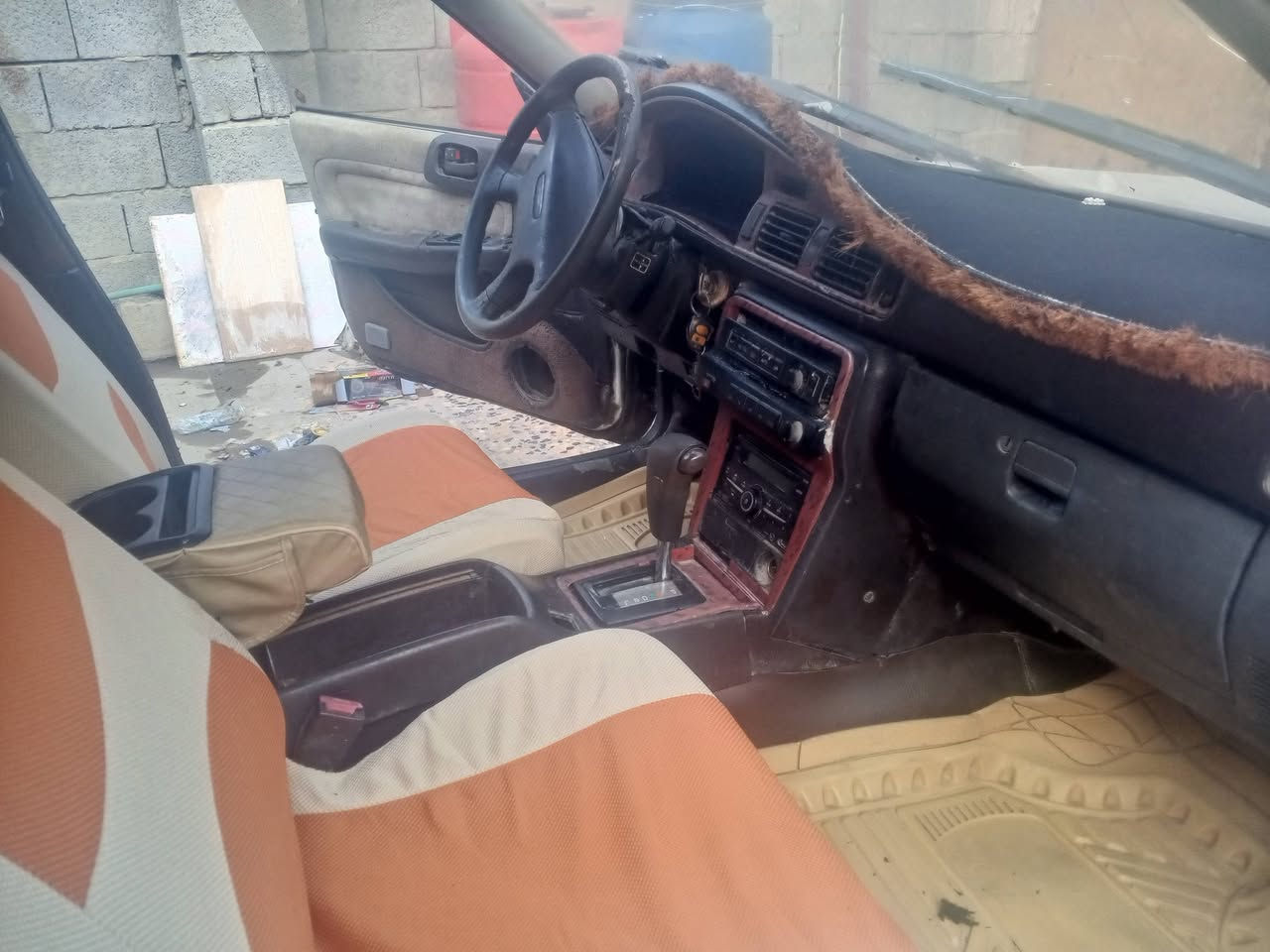 سلام عليكم ورحمه الله وبركاته سياره مارك تيوتا مكفول كص ونقل جثة محرك وانجي جديد سنويه 28 سعر 30 وبيها مجال راعيها يمي وبخدمتكم مكان الدير حي المصطفى قرب محطة مشمشه رقم الهاتف ***********
