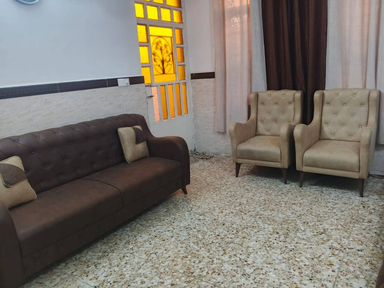 تخم 10 مقاعد 
موديل تركي \ تفصال عراقي
قماشه وتربروف
مكان بغداد الحسينية
سعره 450
***********
