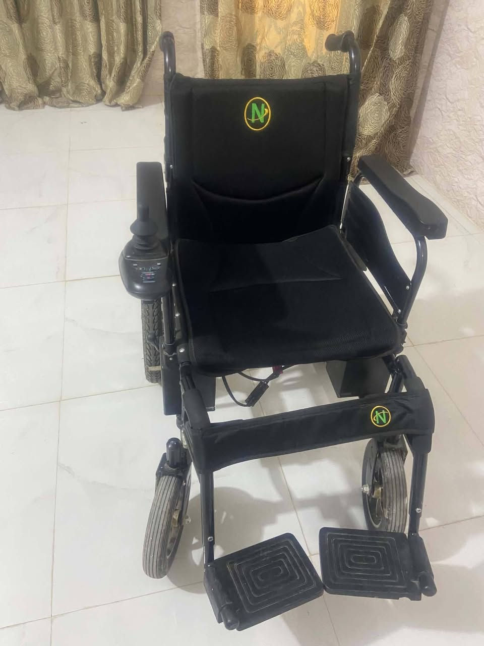 عرباين شحن للبيع
البرتقالي 350 وبيها مجال 
السوداء 450 وبيها مجال 
للاستفسار *********** 
حله الورديه خارج
