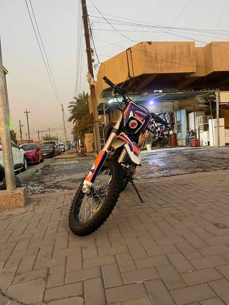 كلش نضيفه وكلشي شغال بيه مكفوله من كلشي بدون اوراق اتعهد بكلشي مديل الدراجه ٢٠٢٤ مكينه ٢٥٠ CRX للبيع السعر ١١٠٠ بيه مجال بسيط مكاني حي العامل بغداد ***********
