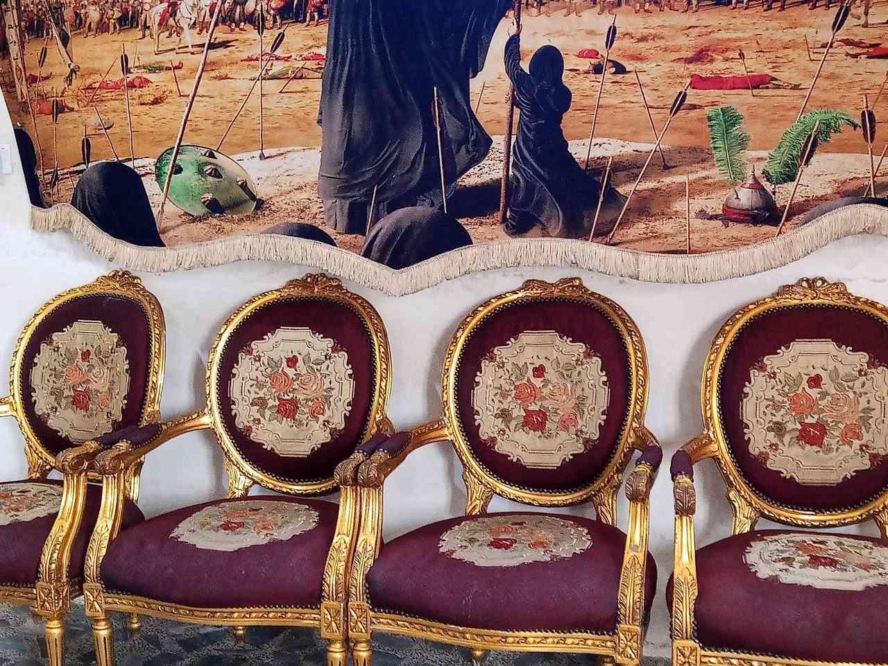 للبيع تخم اربع كراسي وثنين كبار 100 رقم *********** الحبيبة مدينه الصدر
