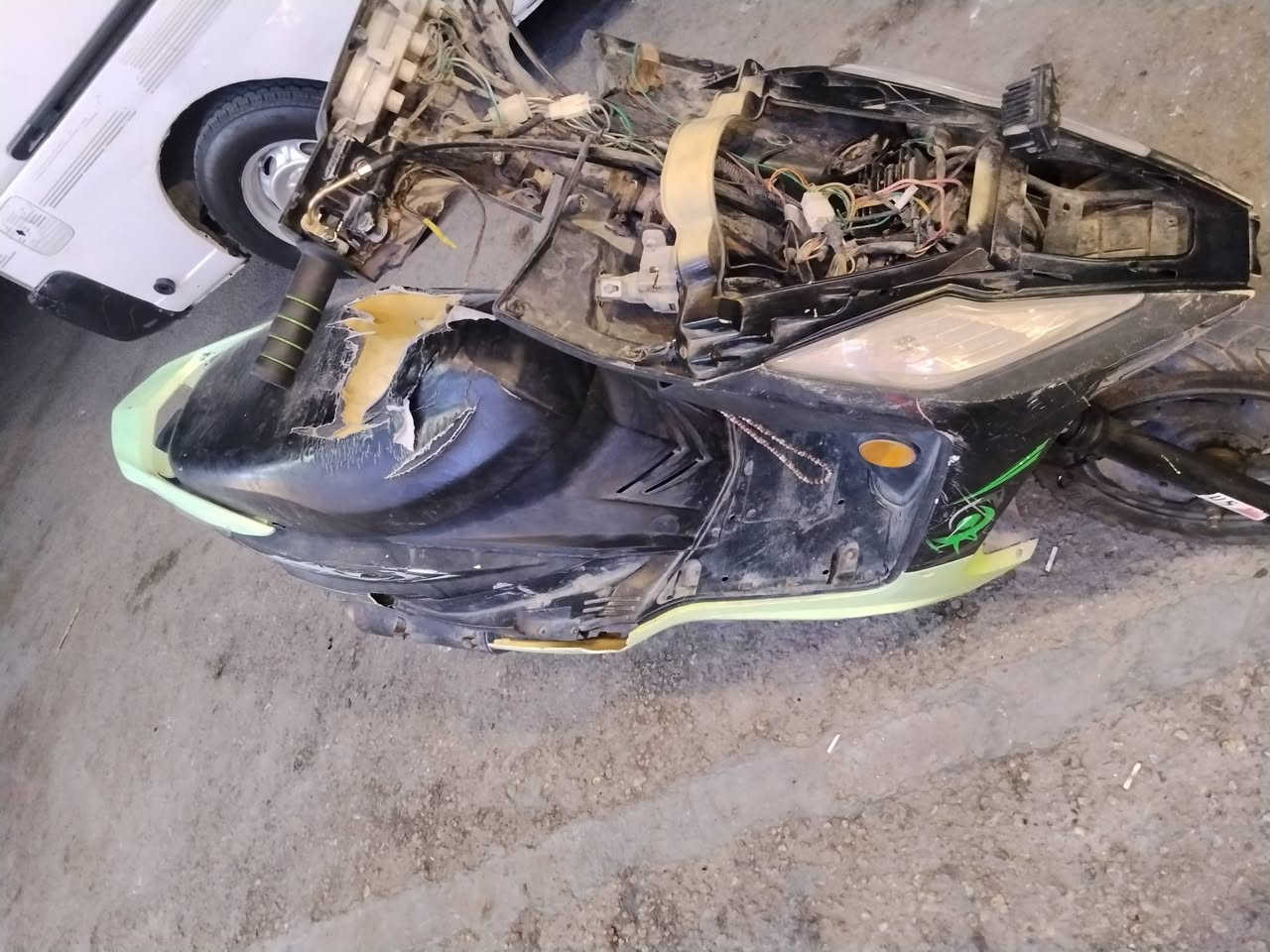 للبيع دراجه كامكو مكينة ماكس ياباني درجة حلوة مال شغل تروح وترجع خير من الله سلف هندر لايتات سكن كاملة الدراجة مكينة حلوة شلعة معدل نعومة السعر 175 مكاني كربلاء حي الغدير يم الصورة للتصال *********** متواجد واتساب كذالك

