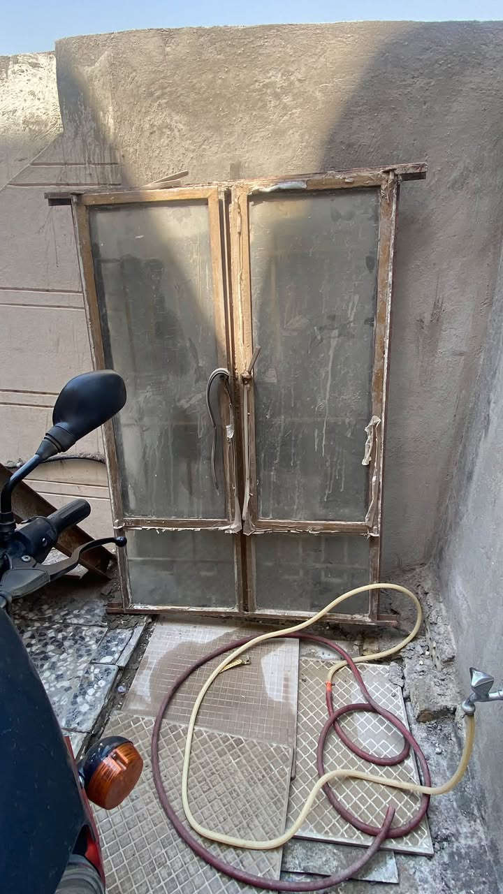 للبيع ***********

نص مكتوب في الصور:
- 2 متر* 118
- 2 متر* 87
- 195*84
- 203*93