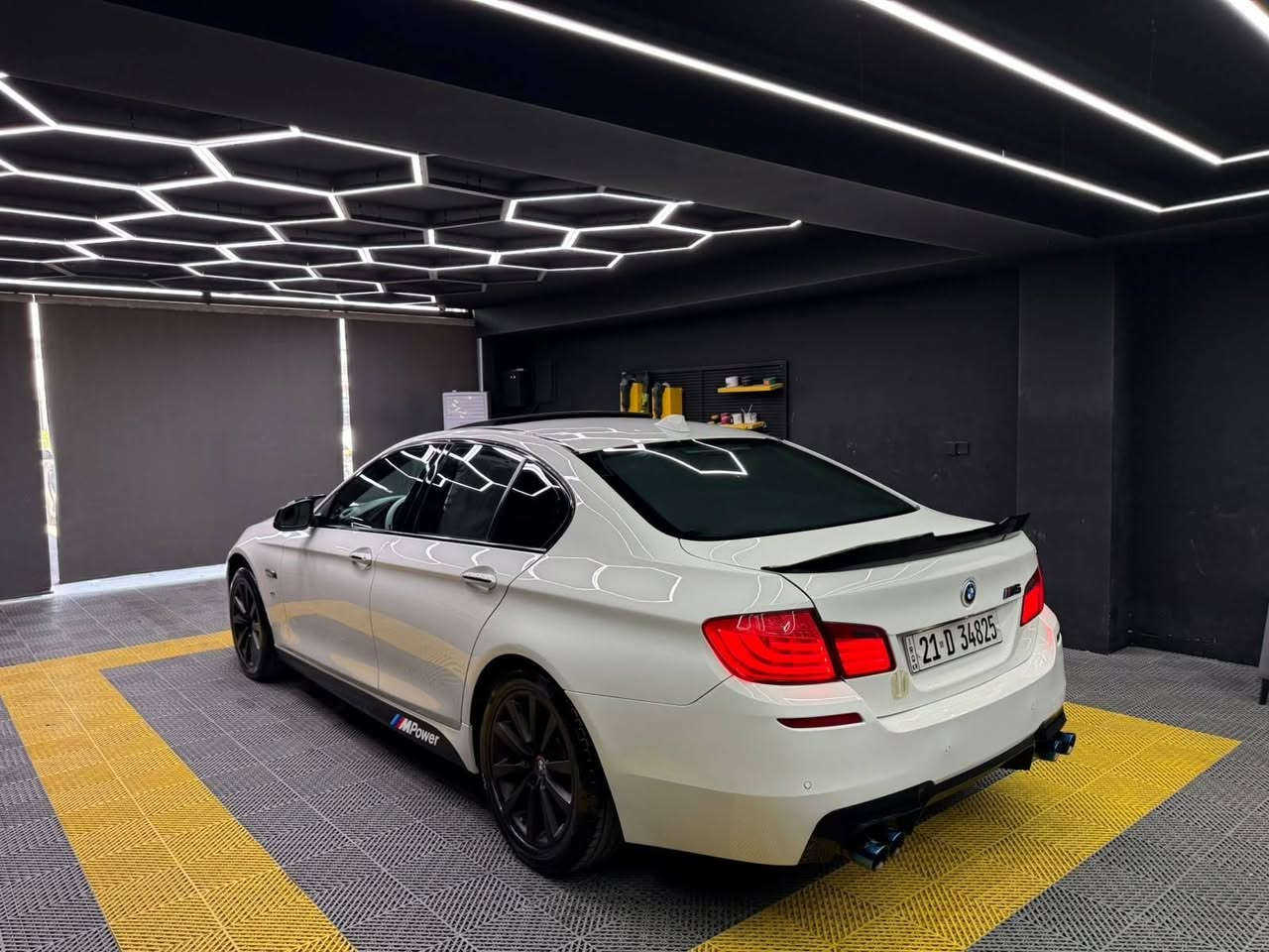 السلام عليكم
Bmw 530
موديل ٢٠١٣
خليجي وكاله العروش
السياره مكفوله من كلشي ومابيهة اي نقص وجديد مسويلهة سيرفس عام التراي مالتهة مال سياره زيرو وانطيهة بشرط ترايك للبصره
المواصفات =

شاشه جبيره
٥ كامرات
ابواب شفط
٥ بردات
صندوق شفط
لايت داينمك
سلايد جبير
محرك n52 المرغوب
فول الفول ١/١  مواصفاتهة واهل الخبره يعرفون شنو بعد بيهة مواصفات
السعر ١٩٥ ورقه
للاستفسار ***********

