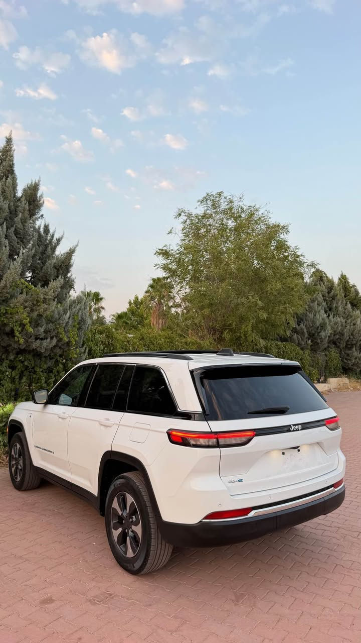 السلام عليكم 
2024 JEEP GRAND CHEROKEE, 4XE
اللوان :ابيض  
عداد المسافة :22 الف 

حجم المحرك : V4  375HP
سياره : هايبرد +شحن +بنزين🔋

 ملاحطة السيارة :بدون صبغ 
بدون دواخل ✅ ارباگ سستم بلادى 
سعر :310 ومجال
المواصفات 
صندوق شفط كهربائي 
شاشة دشبول ديجيتال
كاميرا 
كير ماوس 
هاند بريك بصمة
اوتو هولد : 𝐀𝐔𝐓𝐎 𝐇𝐎𝐋𝐃
اوتو ستارات : 𝐀𝐔𝐓𝐎 𝐒𝐓𝐀𝐑𝐃
اوتو ستوب : 𝐀𝐔𝐓𝐎 𝐒𝐓𝐎𝐏
رادار امامي (تحديد مسار)
رادار جانبي  (نقاط عمياء)
رادار خلفي (التحذير من الاصطدام)
حساسات امامي 
حساسات جانبي
حساسات خلفي
نظام : 𝐓𝐎𝐖/𝐇𝐀𝐔𝐋
نظام : 𝐒𝐏𝐎𝐑𝐓
نظام : 𝐄𝐂𝐎
نظام : 𝐍𝐎𝐑𝐌𝐀𝐋
نظام : 𝐒𝐋𝐈𝐏𝐏𝐄𝐑𝐘
نظام : 𝐓𝐑𝐀𝐈𝐋 
نظام  : 𝐃𝐄𝐄𝐏 𝐒𝐍𝐎𝐖/𝐒𝐀𝐍𝐃
تحكمات استيرن
كشنات كهربائي 
 تبريد لمس
تبريد مركزي
لايتات 𝐋𝐄𝐃 عدسة زينون بيلادي
بلوجكترات 𝐋𝐄𝐃 بيلادي
بكلايتات 𝐋𝐄𝐃 بيلادي
ويل كروم 

تفاصيل اكثر الاتصال على ارقام التالية

𝐖𝐡𝐚𝐭𝐬𝐀𝐩𝐩-𝐕𝐢𝐛𝐢𝐫
☎️ [hidden information]
***********
عنوان📍عقره اكر, نينوى
