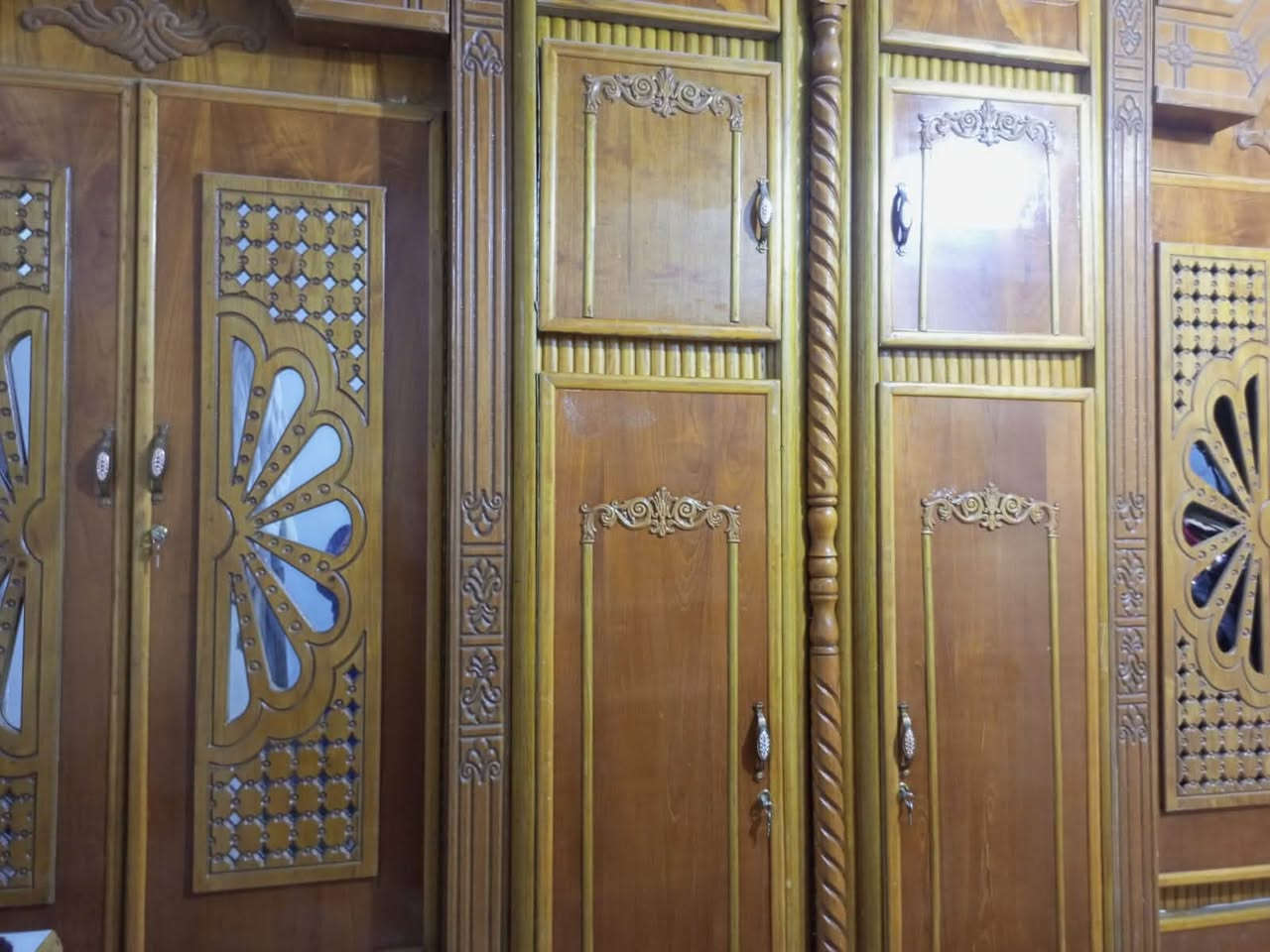 غرفة عراقية • نظيفة • للبيع