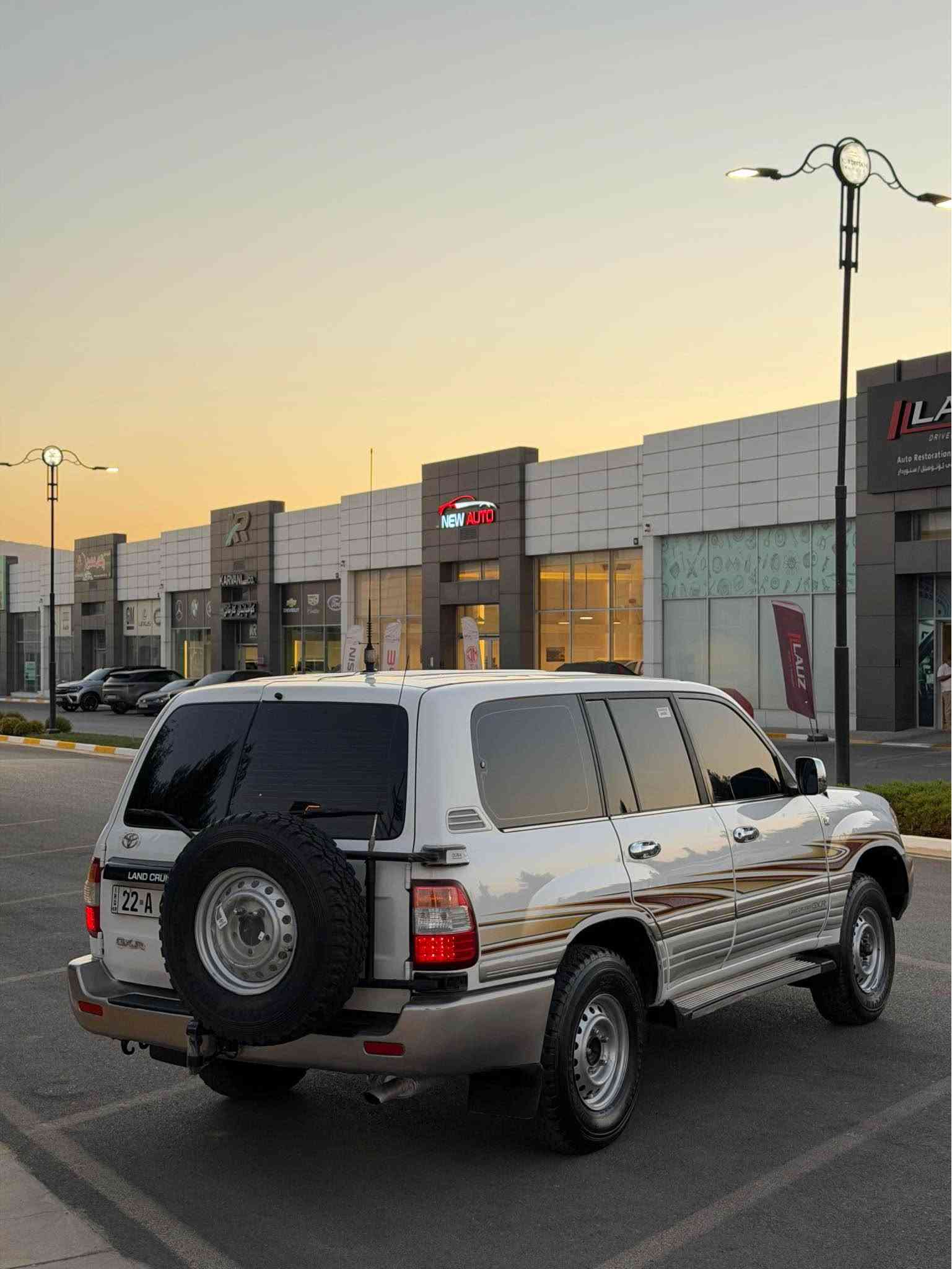 مۆنیکا 2002 GX.R
گێڕ و مەکینە و ئەکسلو دەبڵ ئەکسل بە شەرت
پێش تەبەڵە مەرغووب
مواصفات سێ ڕوبعە
‎ناوزەرد_سەلاجە_تەبرید مەرکەزری_٤جام کارەبا_سوکان ئێرباگ_دەبڵ فڵەچە_هۆک بیلادی

٤تایە و ویلی دەنلوبی لۆکی لەژێرە
‎تەقەو ڕەقە هەمووی بەشەرت
پێش و دوا چرکەی تیانیە
جێلەزگە بەشەرت پێوەی نەسوتاوە ژێر طلیشەکانیش بەشەرت
دەعامی بۆ دەعامی بەشەرت هەموو گیانی لەسەر دەقی 
شەریکە ماوەتەوە یەک دینار مەسرەفی تیانیە 
سەیارەکە ٤ پارچەی بۆیاخە قرچێکی ناو دەرگاکەی هەیە و تەواو 
سەنەوی و ڕەقەمی تازەیە تەحویل و غەرامەی بەشەرت
سعرێک خوار هەموو بازاڕ  ۱۲۲ گەڵا و مەجالێکی زۆر کەم 
شوێن سلێمانی *********** السليمانية, العراق
