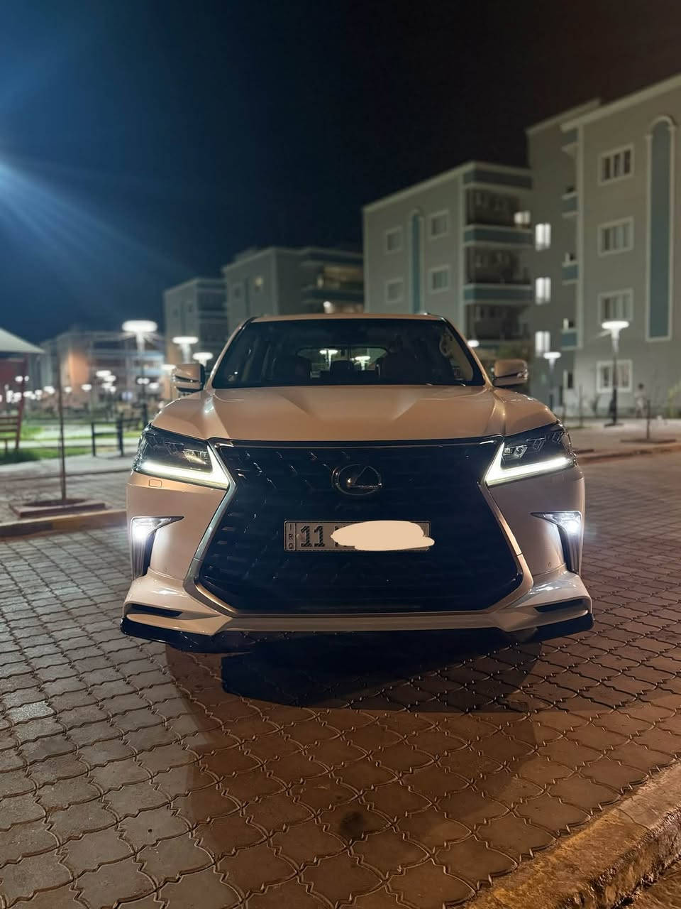 السلام عليكم للبيع لكزس S بريميه موديل 21 فول مواصفات  سوبر سبورت بيبان شفط  داتا شو كفاله عامه من الشخط و الزلغ لون ابيضّ صدفي داخل قيسي  كتلوكات الشركه و السماعات و الرمونت بعده بل جيس و العده بعدها موجوده مغلفه ppf مودات قياده بردات خلفيه جكات وبقية المواصفات معروفه ماشيه 100 الف كم السياره مشي حقيقي اغلب الموجودات مخروطات يعني ( منزل العداد ) بعدها جديده كلش على أيدي من الوكاله السياره رقم بغداد مكانها البصره السعر 80 الف دولار يعني ثمن شدادت وبي مجال لشراي الأستفسار اكثر ***********
