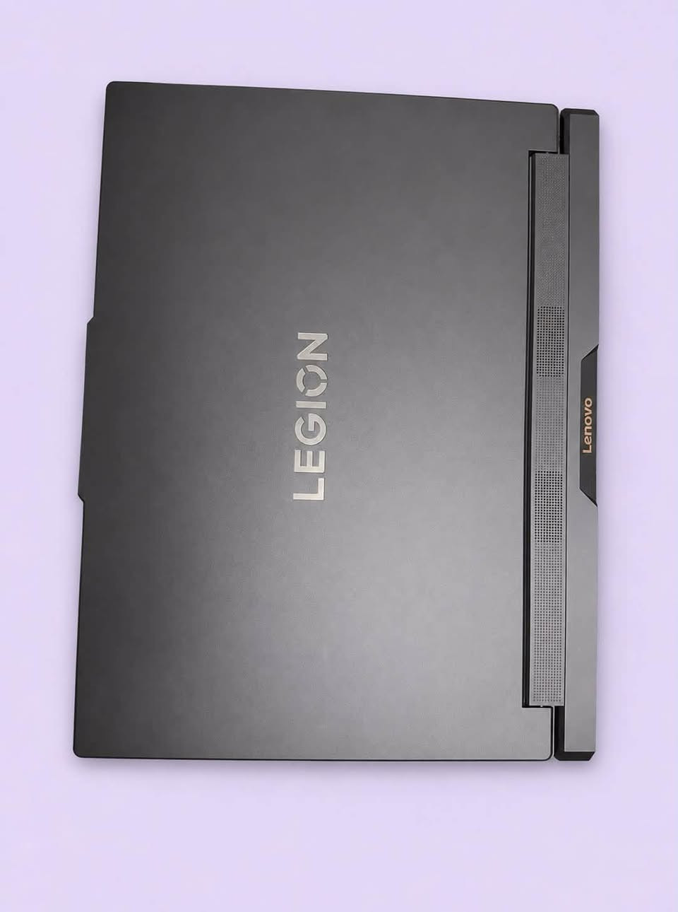 السلام عليكم
Lenovo Legion Pro 7 16IAX10H 16

💻 Intel®️ Core™️ Ultra 9 275HX
24 Cores (8P + 16E) / 24 Threads
Up to 5.4GHz Turbo Boost – 36MB Cache

🎮 NVIDIA®️ GeForce RTX™️ 5080 16GB GDDR7
Boost Clock 2287MHz
175W TGP – 1334 AI TOPS

⚡ 64GB DDR5-6400 RAM (2x32GB)

💾 2TB NVMe SSD Storage
(2x1TB PCIe 4.0 M.2)

🖥️ 16” WQXGA OLED Display
2560x1600 Resolution
240Hz Refresh Rate
500 Nits Brightness
100% DCI-P3
DisplayHDR True Black 1000
Dolby Vision®️ & G-SYNC®️
Low Blue Light + Flicker Free

حبايب هاي اجتني هدية من احد اقاربي بامريكا وبيدي فتحتها من الباكيت (  مفعل بيها الضمان من شركة لينوفو..  طبعا اني ماانطيك ضمان فقط ذكرت الضمان حتى تعرف القطعة مو ريفيربش او شي)
شفت سعرها هنا بالعراق ٥ ملايين و٧٥٠ يم النبع
اريد ابيعها صراحة لان اكثر من احتياجي  يعني اني اقوة شي اتفرج افلام على netflix .. مرات العب لعبة خفية ورق وهالسوالف  

اني رايدها ب٤ ملايين و٩٥٠ الف قفل 🔒 
رجاءا ماابيع اقل من هالسعر 
اللابتوب تجي تشوفها متفرقها عن الجديدة بشي 
ملحقات كاملة 
مكاني بغداد حي الجامعة
***********
