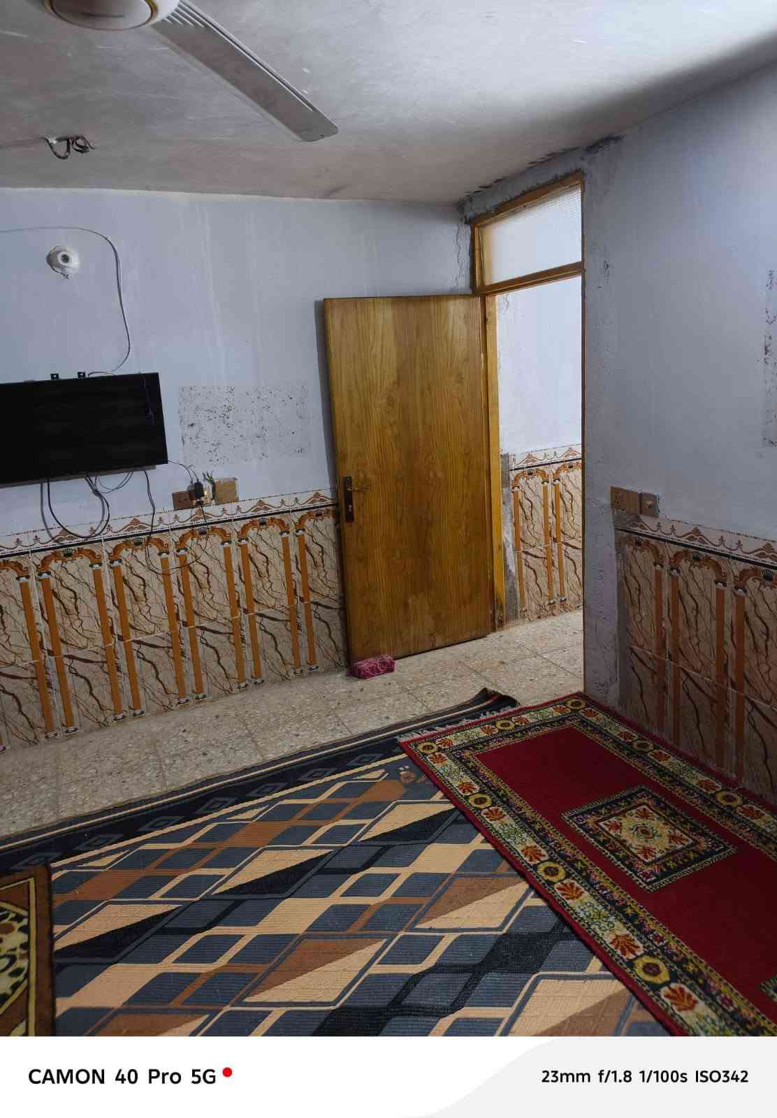 السلام عليكم بيت بالحميديه للبيع المساحه 135 متر البيت يحتوي على وجهين يعني يشتغل على فرعين بي ست غرف مع الاستقبال علما البيت تعمير جديد كله جديد يعني بيبان كهرباء ماي مجاري كاشي الله شاهد كله جديد البيت بالحميديه شارع السبيس يم كراج ابو ايه البيت طابقين للاستفسار ‏‪***********‬‏

نص مكتوب في الصور:
- بيت في الحميديه مساحه ١٣٥متر يحتوي عله 6 غرف نوم معه استقبال تعمير جديد لبيت بي وجهين يعني يشتغل عله فرعين
- CAMON 40 Pro 5G
- 23mm f/1.8 1/2106s ISO50
- واجه البيت يعني لترك يشتغل عله فرعين
- ستقبال CAMON 40 Pro 5G 23mm f/1.8 1/100s ISO270
- انقر هنا لتحرير النص
- ستقبال
- 23mm f/1.8 1/100s ISO270
- ستقبال CAMON 40 Pro 5G 23mm f/1.8 1/100s ISO55
- باب لغرفه ثانيه
- 23mm f/1.8 1/50s ISO477
- 23mm f/1.8 1/100s ISO342
- غرفه الثاني
- غرفه اثانيه