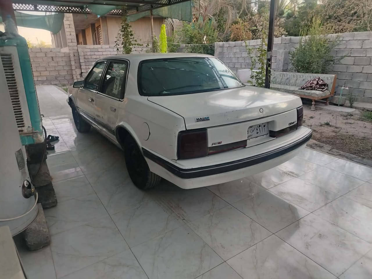 اولدز موبيل موديل1990💯
رقم نينوی شرط التحويل 
سيارة المحرك 6   كير اوتوماتيك .  
سيارة بدون ضربة 
تايرات جدد
صدر جديد 
وضع شركه 
للبيع أو مراوس حسب القناعه 

***********
