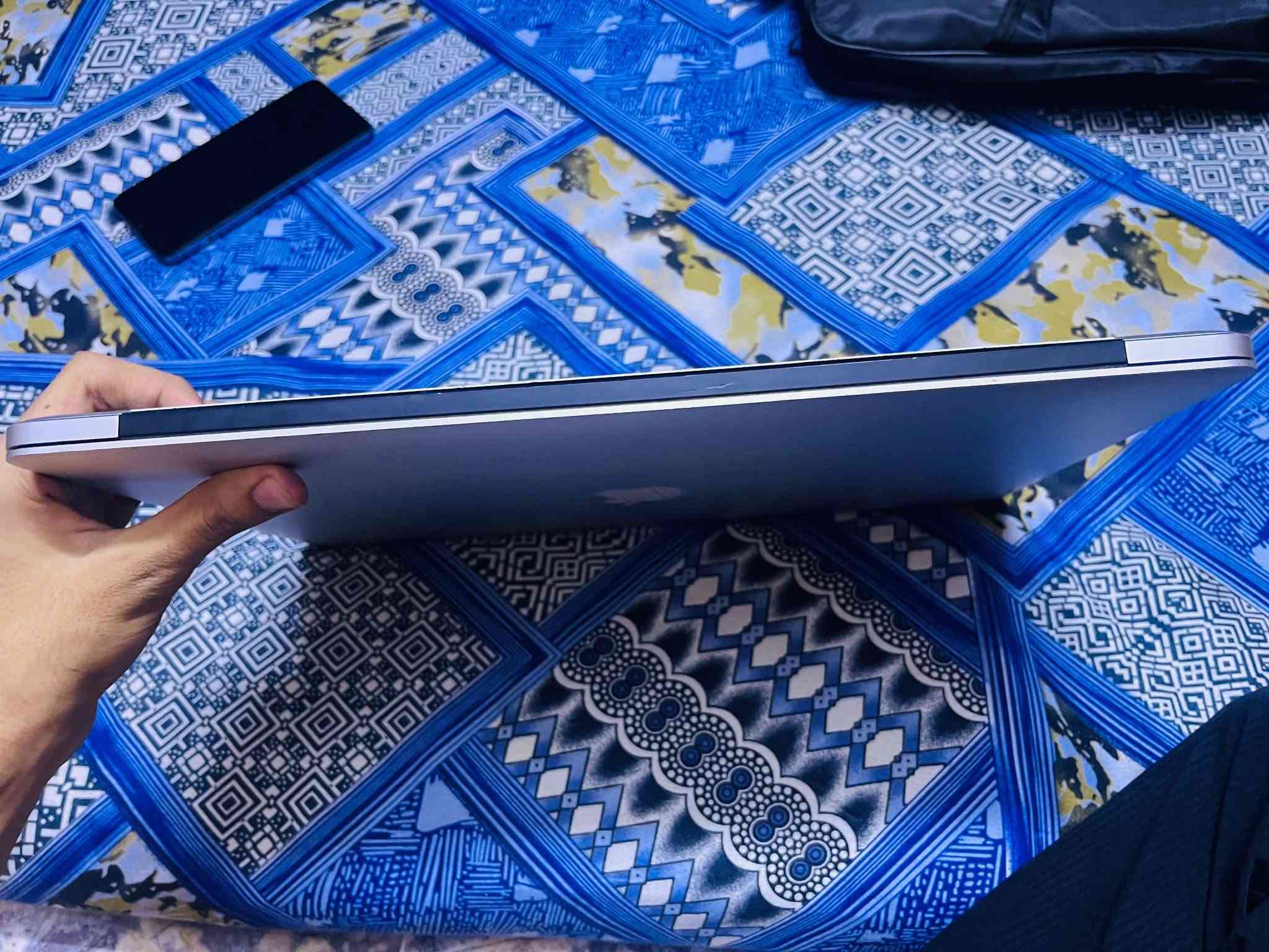 💰  السعر: 320,000 د.ع قفل—
معندي توصيل

📍 بغداد

المواصفات: • Intel Core i7-4HQ
• RAM 16GB
• SSD 256GB
• شاشة 15.6-inch
• البطارية بحالة طبيعية
• الجهاز نظيف جداً والاستخدام عليه خفيف

🖥️ ملاحظة: توجد مشكلة/آثار خفيفة داخل الشاشة، لكنها لا تؤثر بشكل كبير على الاستخدام اليومي، ويمكن ملاحظتها أكثر على الخلفيات الفاتحة.

الجهاز شغال بشكل طبيعي ومثبت عليه macOS Monterey.

📞 للتواصل: ***********
او خاص بس اتاخر بالرد مرات

نص مكتوب في الصور:
- Haiji_Moon Enter Password