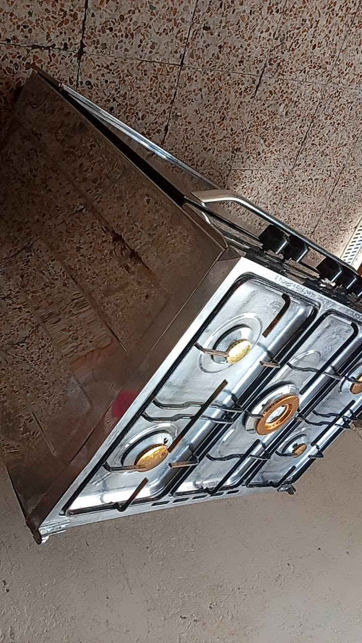 طباخ خمس عيون نظيفة جداً كامله ما بيه اي نقص ناره زركه وحلوه والفرن شغال  طباخ شرط الفحص العنوان البصرة القبلة حي الامام موسى الكاظم السعر 275 قفل رقم الهاتف *********** هذا الرقم بيه واتساب فقط
