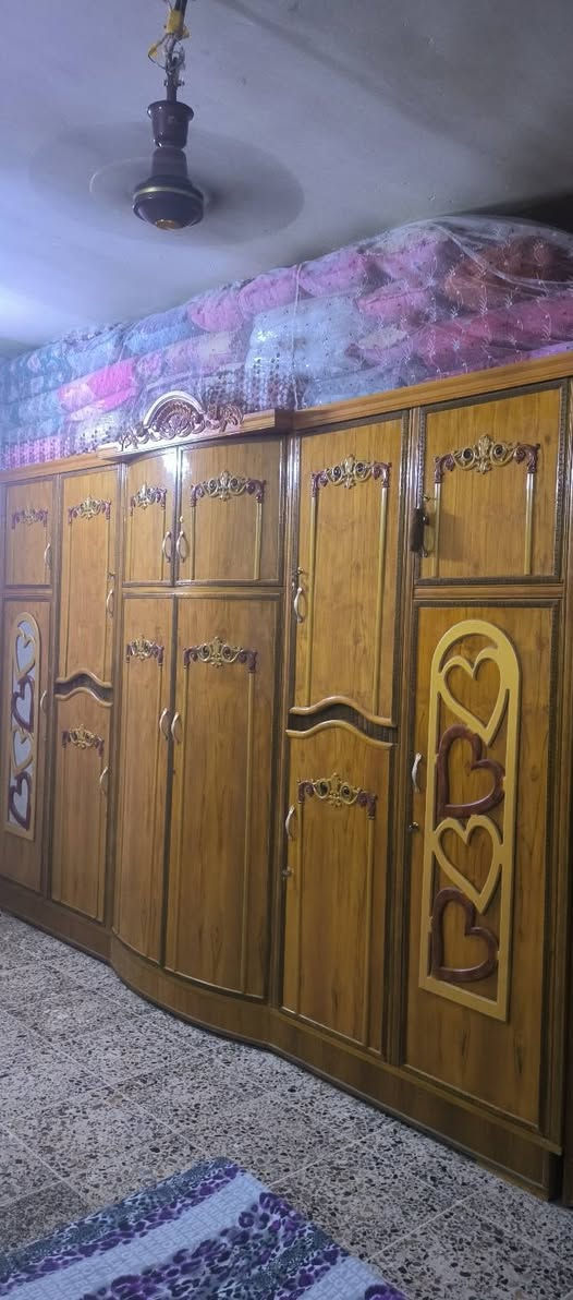 سلام عليكم غرفه اخشاب نضيفه كلش السعر 700 وبيهه مجال للطيبين
