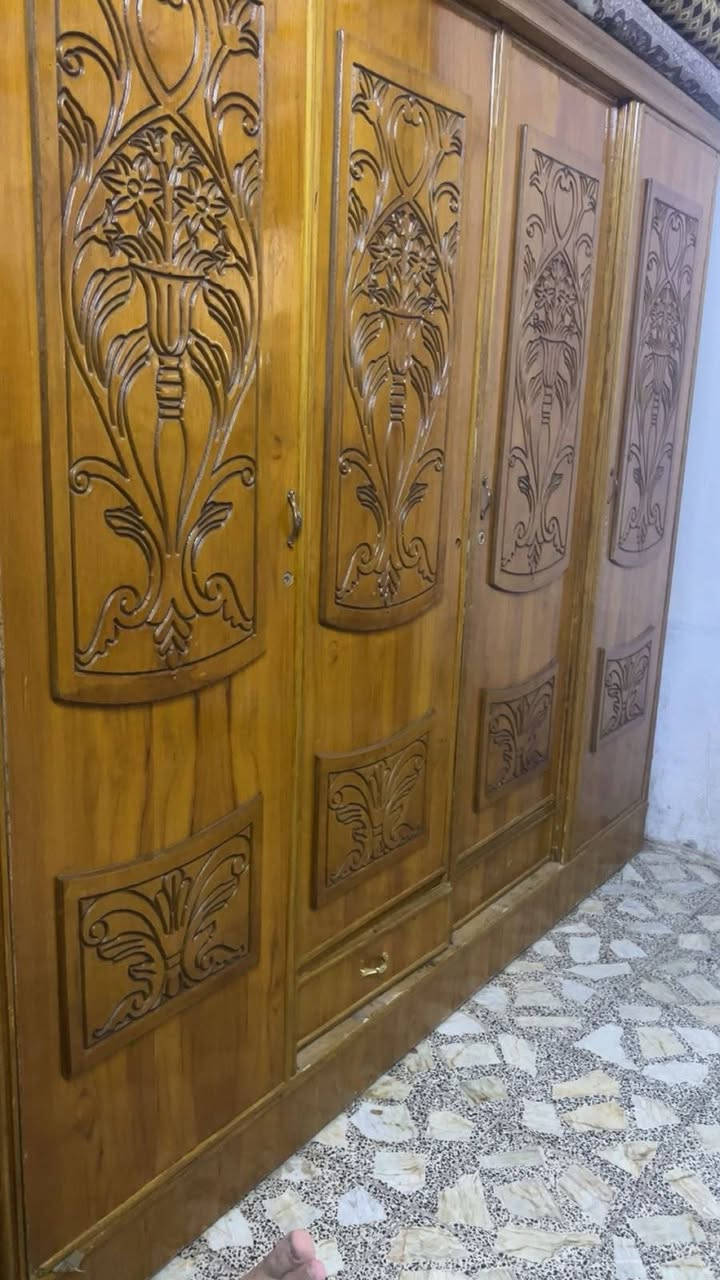 سلام عليكم  كنتور البيع نجاره نضيف سعره 400 وبي مجال ***********
