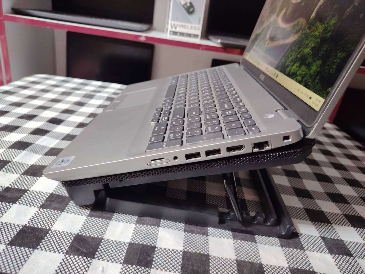 💻 Dell Precision 3551 — قوة فئة H مع كرت Quadro P620
⚜️ المواصفات:

⚜️ المعالج: Core i5-10400H — الجيل العاشر — فئة H
⚜️ الرام: 8 كيكا DDR4 — قابل للتطوير
⚜️ الهارد: 256 كيكا SSD M.2 — قابل للتطوير
⚜️ كرت الشاشة المنفصل: NVIDIA Quadro P620 — 4 كيكا
⚜️ كرت الشاشة الداخلي: Intel UHD Graphics — 4 كيكا (ذاكرة مشتركة)
⚜️ حجم الشاشة: 15.6″
⚜️ دقة الشاشة: FHD 1920×1080
⚜️ نظام التشغيل: Windows 11 Pro
⚜️ الكيبورد: عربي / إنكليزي ليزري — بدون إضاءة
⚜️ الشاحن: Dell دائري — 130 واط

🎁 الهدايا والملحقات:
• حقيبة لابتوب
• شاحن Dell أصلي
• ماوس
• ماوس باد
• تغليف احترافي (داخل كرتونة)

🛡️ الضمان والخدمات:
• فحص اللابتوب ومقارنة المواصفات والنظافة قبل الاستلام عند المندوب.
• ضمان أسبوع كامل بعد الاستلام.
• تنصيب البرامج الأساسية وOffice حسب الطلب.

📌 موقّعنا: بغداد الأمين الثانيه
السعر 525 الف 
واتساب ***********

