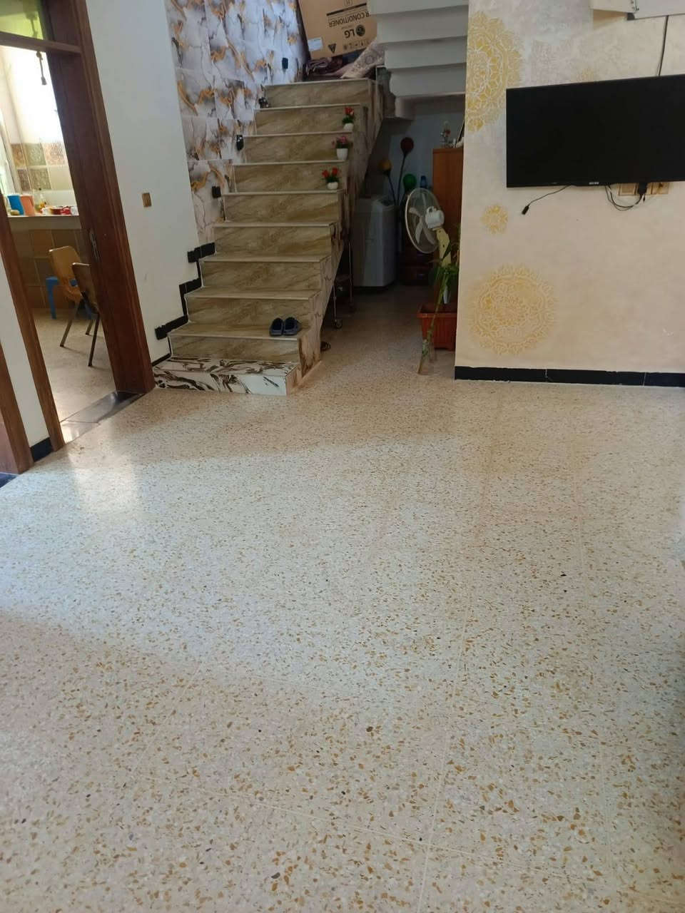 بيت للبيع طابق واحد ٢٠٠متر بناء درجة اولى طابوق احمر
غرفتين صالة مطبخ صحيات منفصل خريطة هندسية بناء ٢٠٢٣
العنوان  بعقوبة تقاطع القدس خلف المستشفى الجديد كاع الشهداء طابو صرف  وليس زراعي للمعلومات الاتصال ***********
