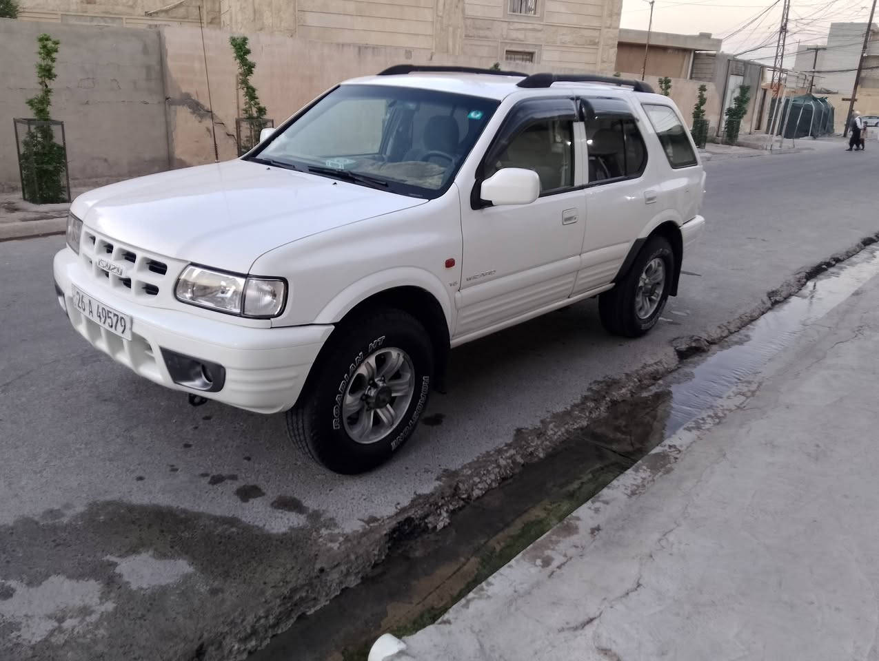 ايسوزو • ٧٣ ورقة • ٢٠٠١