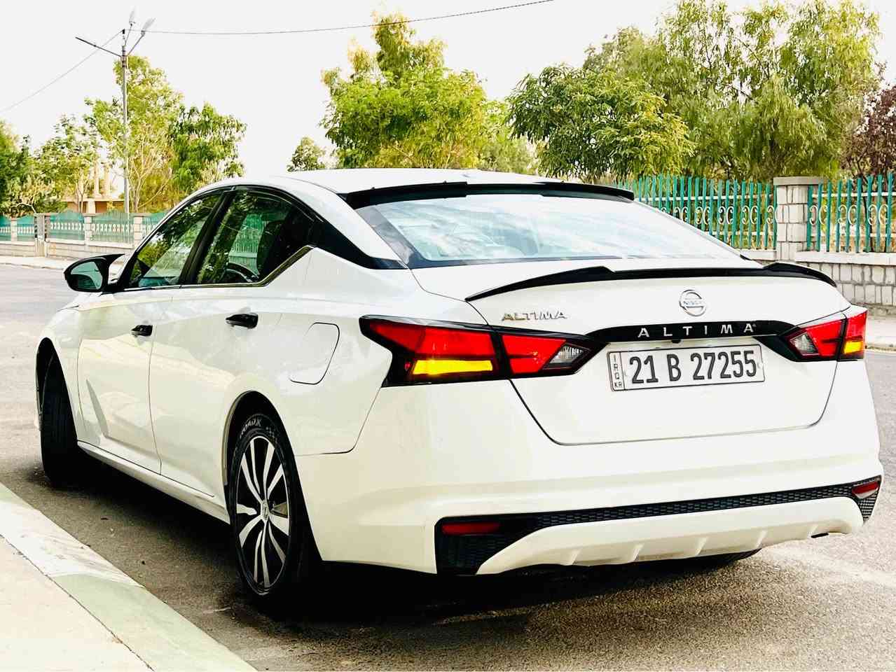 السلام عليكم 
🚗 للبيع | نيسان التيما 2020 S 

✔️ الموديل: 2020
✔️ الفئة: S

المواصفات:

- محرك 4 سلندر 2.5 لتر اقتصادي وقوي
- ناقل حركة أوتوماتيك CVT
- تشغيل بصمة + تشغيل عن بُعد + بصمة ابواب
- داخل كريمي المرغوب
- مقاعد كهرباء
- شاشة لمس مع Apple CarPlay وAndroid Auto
- كاميرا خلفية دوارة
- حساسات 
- رادار أمامي، تحذير الاصطدام، ومثبت سرعة ذكي تحكمات بالستيرن جهتين
- كشن كهرباء
- نظام مراقبة النقطة العمياء
- جنوط رياضية 19 إنج
- إنارة LED لايت ليد
- مكيف ممتاز منفصل تبريد ثلج 
- مانع انزلاق سبايدر جناح خلفي

حالة السيارة:
✅ الضرر ربع بونيد صبغ + باب مبدل بلاد نفس اللون  بدون أي ضرر بالداخل صور السونار والضرر بالمنشور
✅ رقم سليمانية الجديد 
✅ السيارة نظيفة جداً وجاهزة للاستخدام بدون اي مصرف ممشى السيارة 93 ميل گير ومكينة وكهربائيات كلها بشرط وين ميعجبك افحص 
ملاحظة عندي فيديو كامل للسيارة اللي يحب ادزلهيا عالخاص

📍 الموقع: قضاء كلار تابع لسليمانية
💰 السعر المطلوب 137 وبيها مجال بسيط 
📞للاستفسار الاتصال عالرقم *********** كالار, السليمانية
