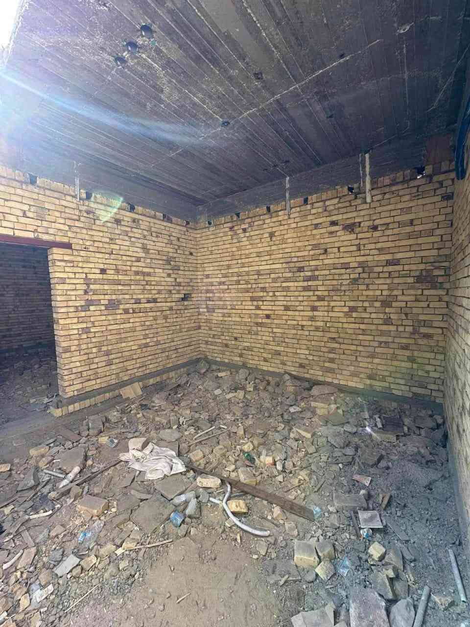 🏡 دار للبيع – هيكل مسقف كونكريت

📍 الموقع: شارع دبي، قرب مدرسة القمة الأهلية
📐 المساحة: 120 م
🏠 الطابق: طابق واحد

تحتوي الدار على:
🛏️ غرفة
🛋️ صالة
🍽️ مطبخ
🚿 صحيات
🌤️ منور
🏡 استقبال

💰 السعر: خاص

للاستفسار والتفاصيل:
📞 ***********

✨ فرصة مميزة للسكن في موقع قريب من الخدمات.
