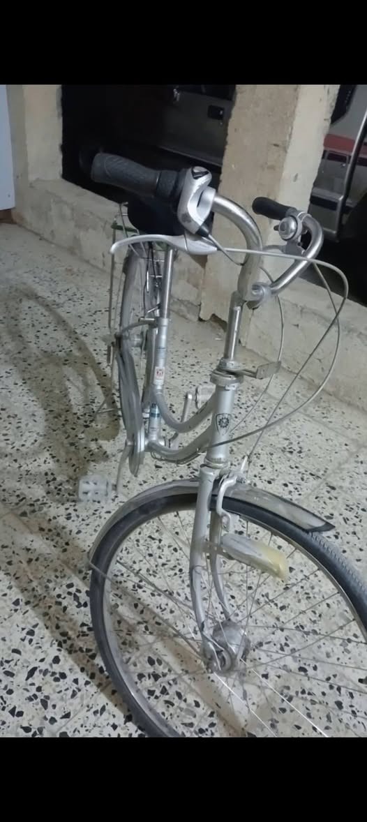 السلام عليكم
بايسكل بناتي ياباني حجم 26 للبيع سعر 100 وبي مجال 

رقم ***********
