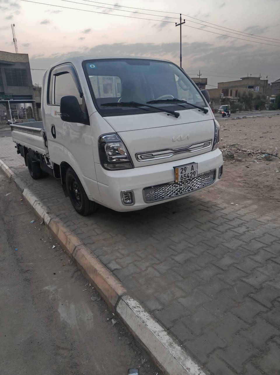 كيا 2026للبيع ماشيه 6000 وقابله لزيادة بسمي رقم واسط مكفولة مغلفه وكامله من كلشي السعر 175بيها مجال حگ الجيه ***********/*********** مكان السياره واسط
