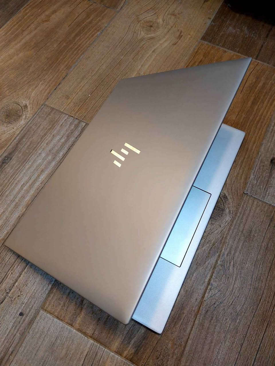 💻  لاب توب من  الفئة الفاخرة 
  HP EliteBook 860 Ci7 13th
 بمقاس شاشة 16 بوصة، الجهاز مستخدم بنظافة عالية جدا سوبر سلم غلاف معدني نيكل 
.
 السعر ثابت 680  الف دينار عراقي مع التوصيل المجاني والحقيبة والشاحن الأصلي 
.
المعالج Intel Core i7 من الجيل الثالث عشر الخارق، وسرعة نقل البيانات الفائقة بفضل هارد الـ NVMe، مما يجعله الخيار الأول والذكي لرجال الأعمال، المبرمجين، والمحترفين لإنجاز المهام الثقيلة بكل سلاسة وأمان.
📊 المواصفات الفنية الفائقة:

* الموديل: HP EliteBook 860 16 inch G10 Notebook PC
* المعالج: Intel® Core™ i7-1365U (الجيل 13 الأحدث - أداء جبار واستهلاك ذكي وموفر للبطارية)
* الهارد: 256GB NVMe SSD (سرعة إقلاع فائقة ونقل بيانات بلحظات)
* الذاكرة (الرام): 8GB DDR5 (تمنحك سلاسة عالية وقابلة للترقية مستقبلاً)
* الشاشة: 16 بوصة بدقة عالية (مريحة جداً للعين، مثالية لتعدد المهام والمستندات الضخمة) 1920*1200
* نظام التشغيل: Windows 11 Pro الأصلي (مفعل بالكامل بأعلى مستويات الحماية للأعمال)
* الحالة: مستخدم نظيف جداً وفوق الممتاز (بحالة الوكالة).

✨ لماذا تختار فئة EliteBook؟
تعتبر فئة EliteBook هي السلسلة الاحترافية العليا (Business Class) من شركة HP، وتتميز بهيكل معدني متين وخفيف الوزن، وتصميم أنيق جداً يعكس الفخامة والعملية في وقت واحد.
. 
📱 للتواصل والاستفسار :
يرجى إرسال رسالة خاصة أو الاتصال على الرقم: *********** واتساب / محمد الزهيري دهل اوران, واسط
