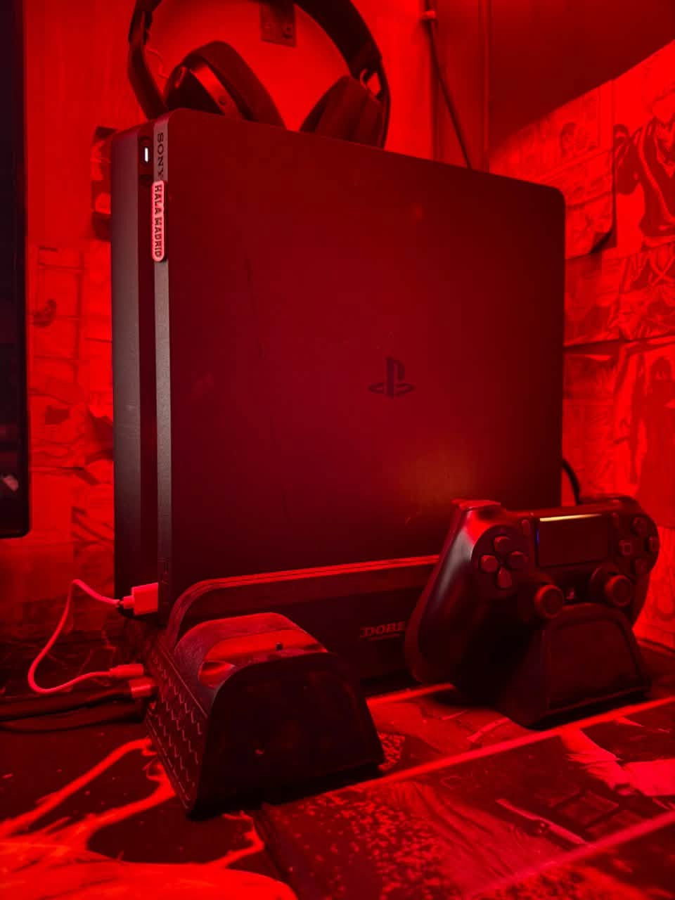 سلام عليكم
🔥🎮 للبيع PS4 SLIM — أونلاين وما مهكر 🎮🔥

للبيع جهاز PS4 Slim بحالة نظافة ممتازة، مناسب للي يريد جهاز للعب الأونلاين والألعاب الرقمية بسعر مناسب.

⭐ المواصفات والحالة:
🔹 PS4 Slim
🔹 الجهاز أونلاين وما مهكر ✅
🔹 نظافة الجهاز تقريباً 90% ✨
🔹 الجهاز مفتوح فقط لغرض التنظيف
🔹 الجهاز يشتغل بصورة طبيعية
🔹 العطل فقط بمشغل الأقراص ⚠️
🔹 يجي وياه فان تبريد + جوستك 🎁

📌 ملاحظة مهمة:
مشغل الأقراص بي عطل، والجهاز يُباع على حالته، لذلك المشتري يفحص الجهاز قبل الشراء وكلشي واضح وصريح.

📍 الموقع: بغداد – البلديات
📞 للاستفسار والاتصال:
***********

🎮 الجهاز جاهز للفحص والمعاينة — الشراي يتفضل.
