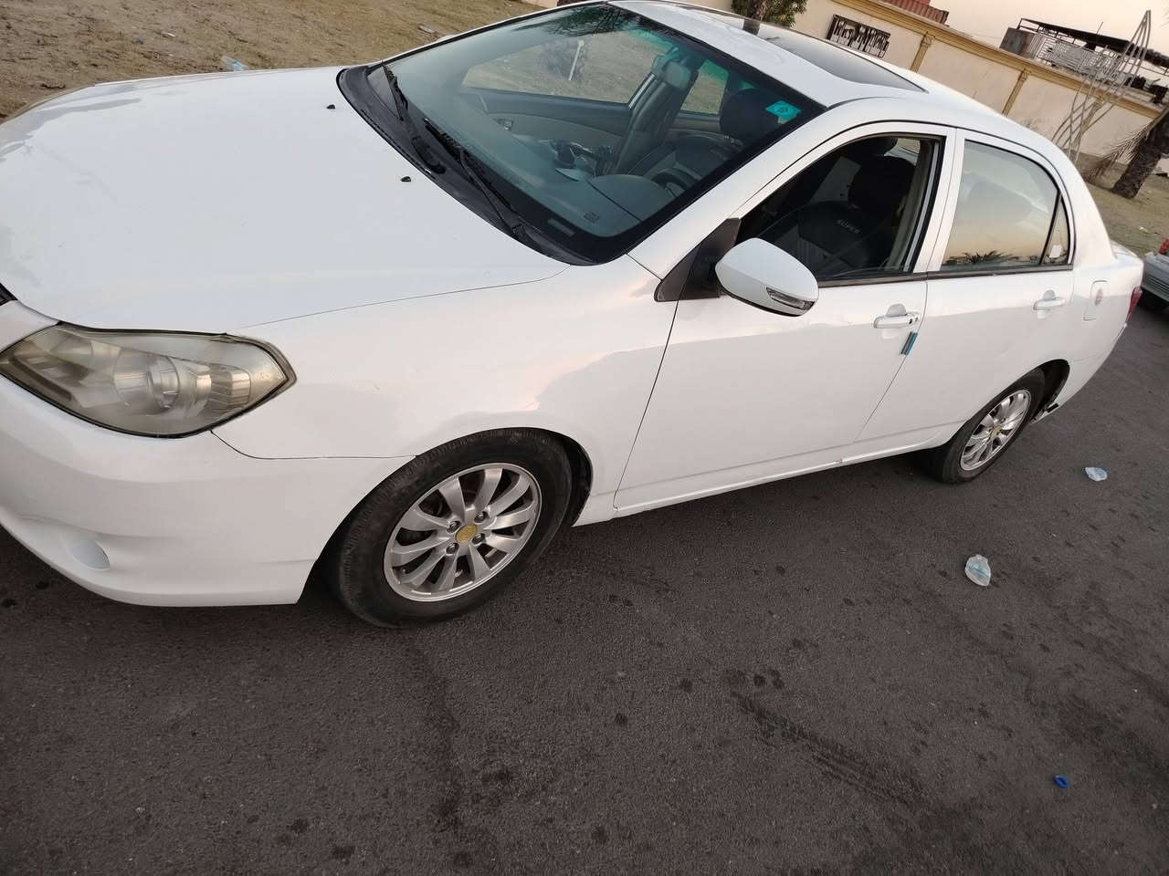 السلام عليكم بي واي دي G3 للبيع سيارة فول موصفات كير مكينه تبريد خير من الله تراي وين ميعجبك مكاني الكاظميه بيه تبديل جاملغ الامامي الايمن و جملاغات الوره واحد مصلح حار و ثاني بيه بارد شويه السعر 50 وبيه مجال ***********
