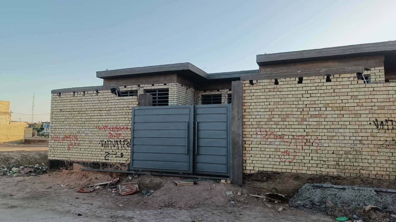 🏠 للبيع — [دار هيكل] في [القاسم]
📍 الموقع: [ الشارع رئيسي الي نازل على المجمعات مقابيل مستشفى القاسم ع]
📐 المساحة: [150]م
🏗️ نوع العقار: [دار]
💰 السعر المطلوب: [55]
🤝 قابل للتفاوض: [نعم]
⭐ مميزات العقار:  طابوك جمهوري وصب مركزي بالبداية بالشارع  وموقع جميل للسكن ومتوفر كافة الخدمات
للاستفسار ***********
