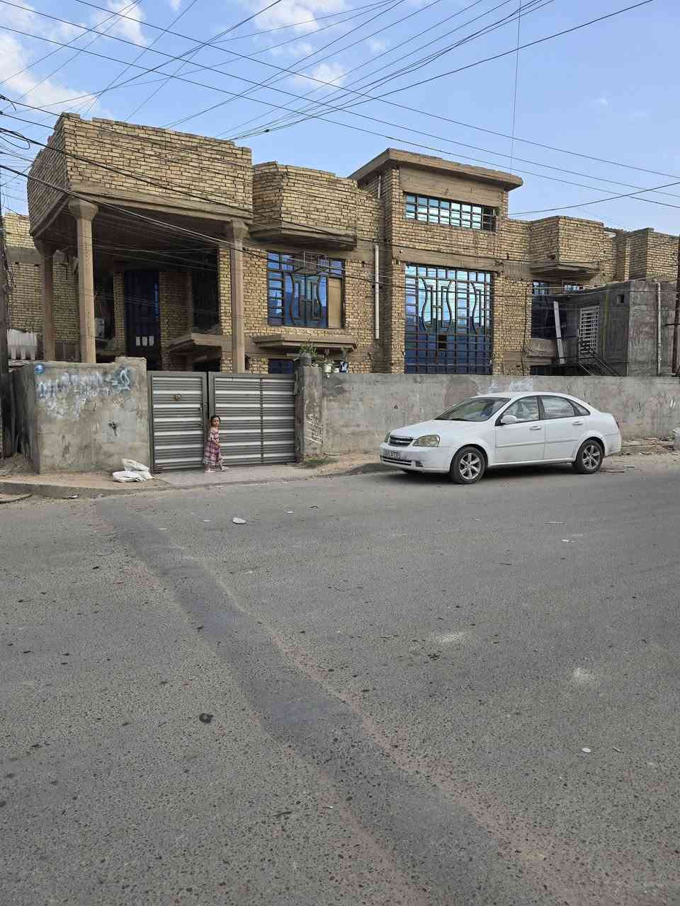 ٢٠٠م • ٤غرف • شارع أبو عزرائيل