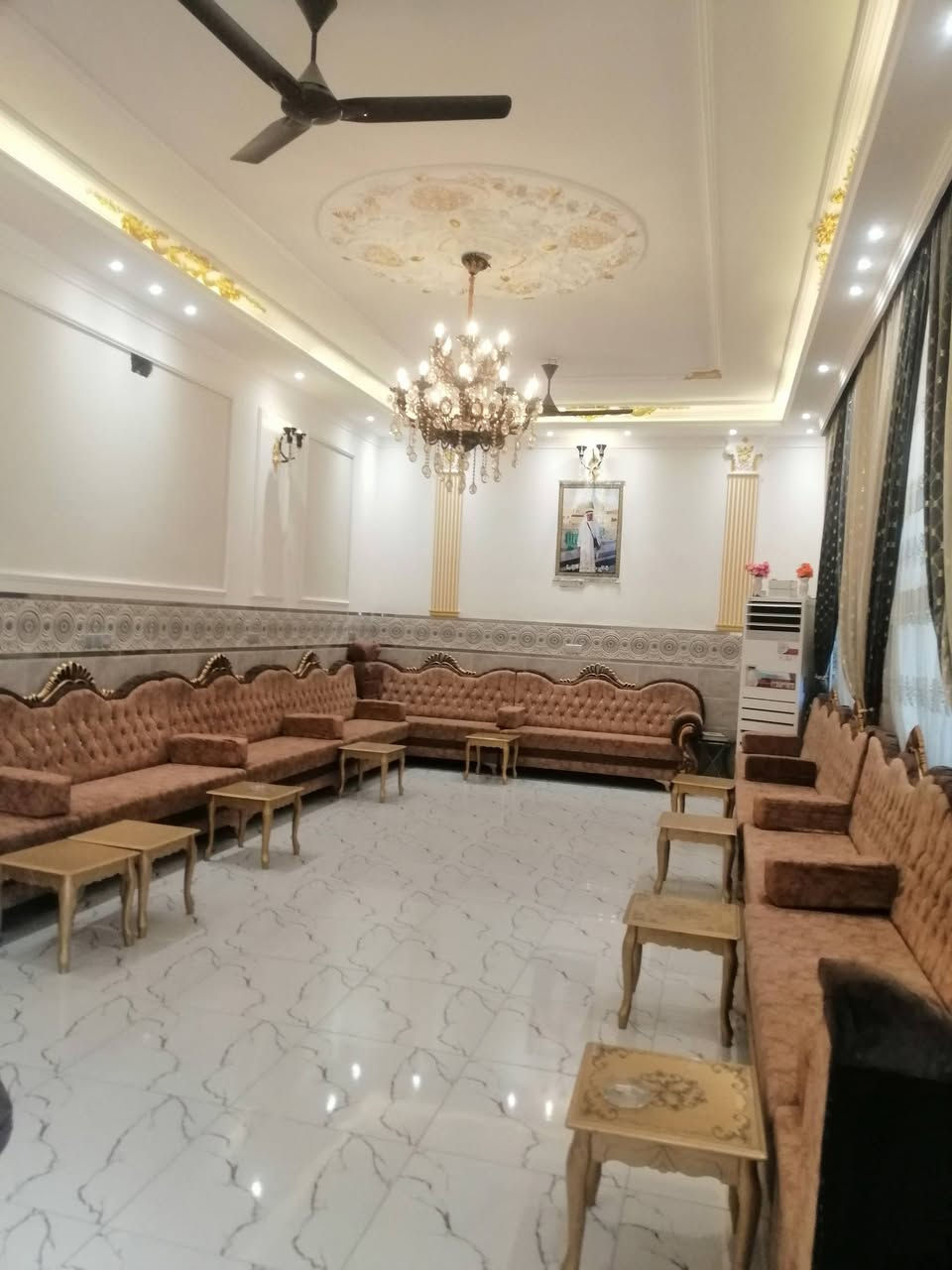 فله للبيع في الفلوجه خلف مجمع الرحاب شارع 10 ب15 مساحه 600 بناء حديث نقوش مغربي  طابوق ملكي طابو زراعي سند يحتوي على 8 غرف نوم وصاله عدد 2  ومطبخ حار وبارد عدد 2 واستقبال وهول وارضيه كاشي مرمر وكهرباء طوارئ وانترنت 24 ساعه مجانا يحتوي على 2 برج اتصال وانترنت وبي وارد سنوي ويحتوي على محميه حيوانات
السعر 390 مليون بيع او مراوس في مزرعه 
للإستفسار مراجعه مكتب القمه للعقار او الاتصال على الأرقام التاليه
***********
***********
