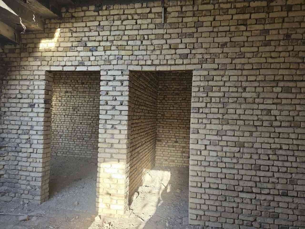 بيت للبيع  المساحه 180  الوجهيه 12متر  النزال 15 البراني 6*4 المطبخ 7*4 الصاله 8*4 الغرفه 5*3 والثانيه 5*4 المكان الطبر ويا الشط مقابل مشروع الماي شارع نخلت العباس الرميثه ابصف اياد العتابي السعر 90 وبي مجال الاستفسار ***********  @إشارة كرار محسن عقار الرميثه
