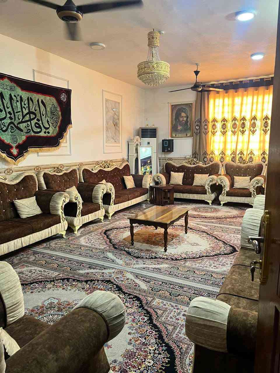 يالله بيت طابق واحد ٤٠٠م مساحه البناء ٢٦٠ طابو زراعي سند ٢٥ خدمات كامله منطقه سكنيه
طريق حله نجف شارع نزلت الأمام بكر ابن علي ع
  و١٠٠ م صايره كراج وحديقه
يحتوي
 غرف نوم ٥*٦
غرفه نوم ٦*٦ مع سويت 
استقبال 
هول جلوس
مطبخ ٥*٥
صحيات عدد ٣
للسفسار مراجعه مكتب الوتين للعقار ***********. *********** 
#إشارة #الجميع
