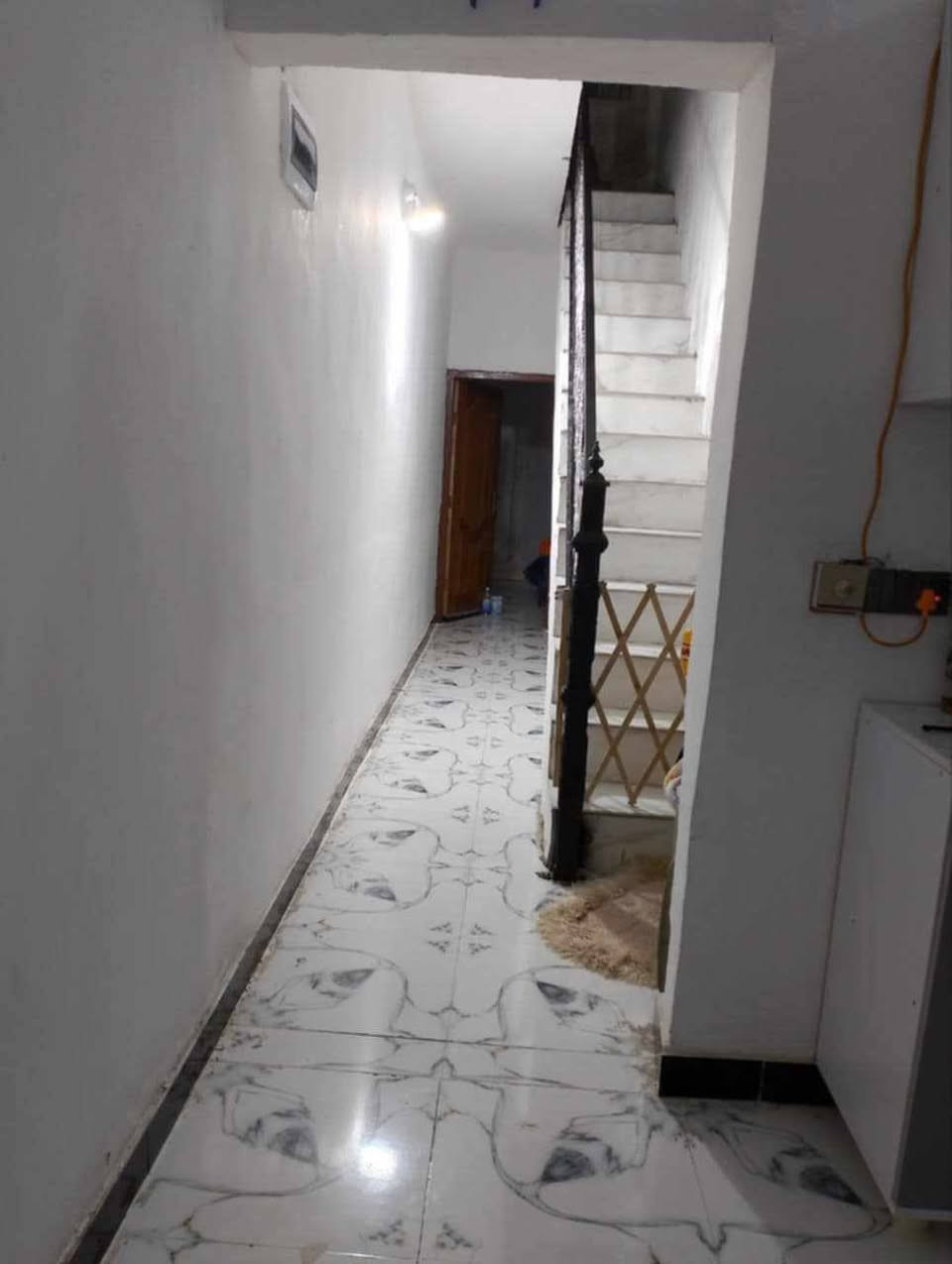 🏡✨ للبيع دار مرتب بموقع مميز في الكوت الح حكيم ✨🏡

فرصة مناسبة لمن يبحث عن بيت بناء حديث، مرتب وجاهز للسكن وبسعر مناسب 👌

📍 الموقع: الكوت – حي الحكيم نزلت كاله قرب الكورنيش 
📐 المساحة: 100 م²

🏠 يتكون المنزل من:
🛏️ غرفه
🛋️ صالة
🍳 مطبخ
✨ غرفة استقبال
🚿 صحيات عدد 2
▪️ طابق  

🧱 بناء حديث ومرتب
📜 السند: 25

💰 السعر المطلوب: 30 مليون دينار عراقي وقابل للتفاوض 
📞 للاستفسار والتواصل
***********
