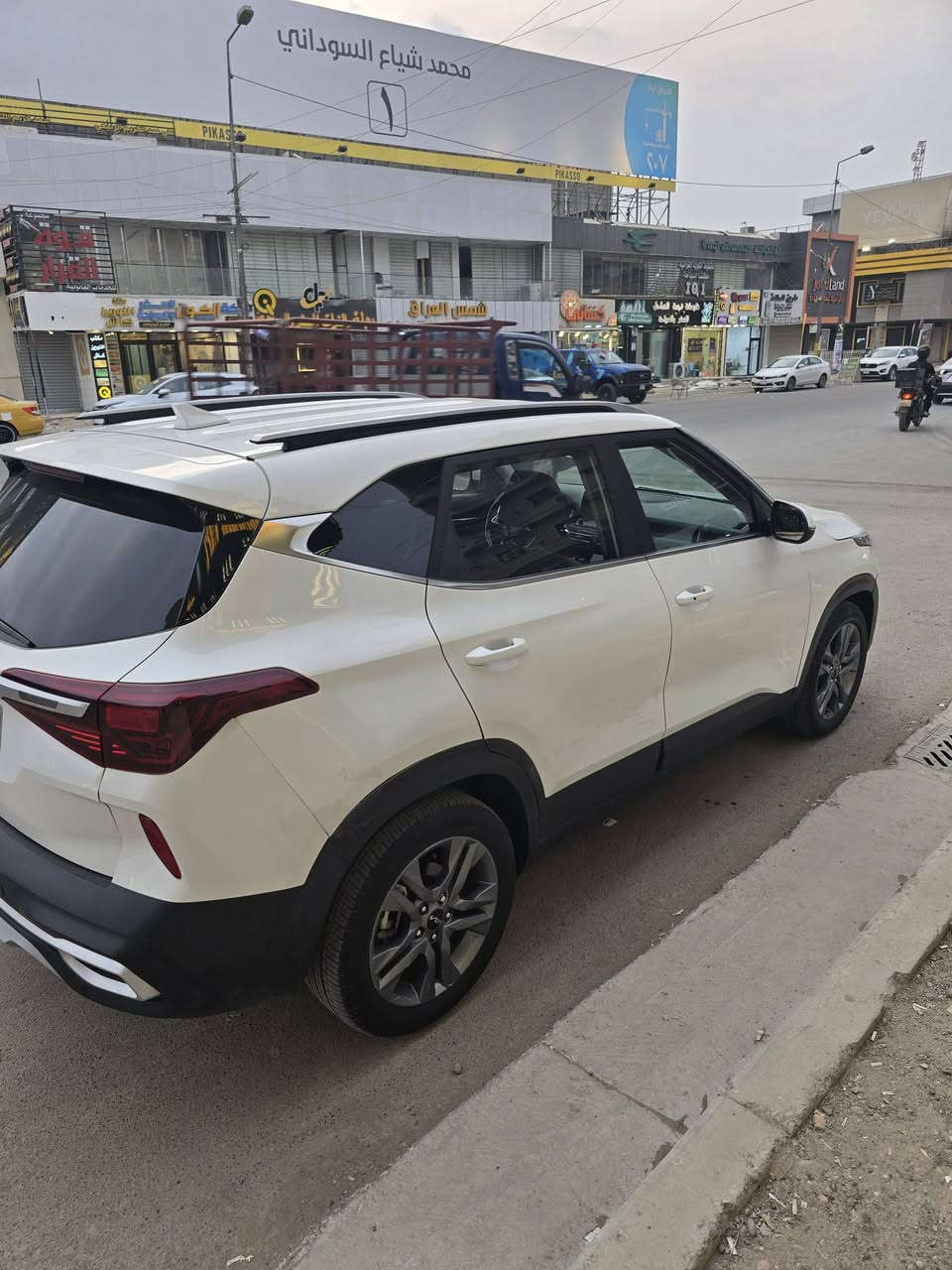 السلام عليكم 
كيا سيلتوس للبيع موديل 2022 فئة S  وارد امريكي لون ابيض
محرك 2000 دوش
ماشية 74,000 ميل معظم المشي بأمريكا قليل المشي بالعراق
بصمة
شاشة كبيرة
تحكمات ستيرن
رادار
تبريد شاشة
كشنات مطعم بجلد
حادثها سطحي بدون ايرباگ بدون شاصي حتى الراديتر ما متأذي
تبديل بنيد فقط وبارد وتكحيل بالبابين
رقم اربيل بإسمي
سنوية لغاية 2030
بدون غرامات
تخم تايرات جديد
صور الحادث والسونار مرفقة
السعر 135$
مكانها محافظة واسط
للإتصال ***********
