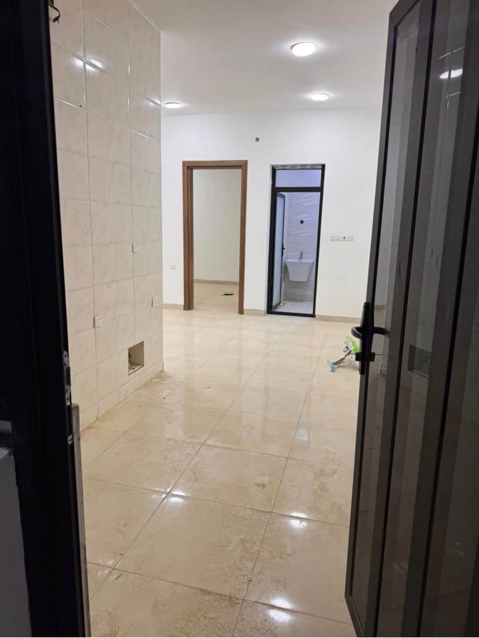 شارع مطار بغداد • غرفتين • ١٠٠م