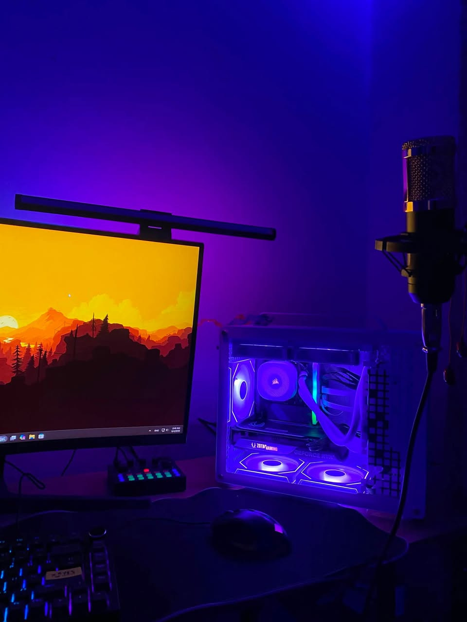 AMD Ryzen 5 7600
 كرت الشاشة: Zotac Gaming RTX 4070 12GB (Dual Fan)
 المذربورد: B650I (Mini-ITX)
 الرام: 16GB DDR5 (6000MHz CL38)
 المبرد المائي: Corsair Nautilus 240 3 fan
 الباور: Segotep GP750G 650W Gold
 الكيس: Jonsbo Z20 Mini 3 fan
ويا شاشه samsung fhd 240hz 
القطع كلهن جدد وعلى الفحص والرام جديد صارله يوم من اشتريته بي ضمان سنه والباقيات بلضمان الكارتونات كلهم موجودات استخدام شهر
***********.واتساب واتصال
