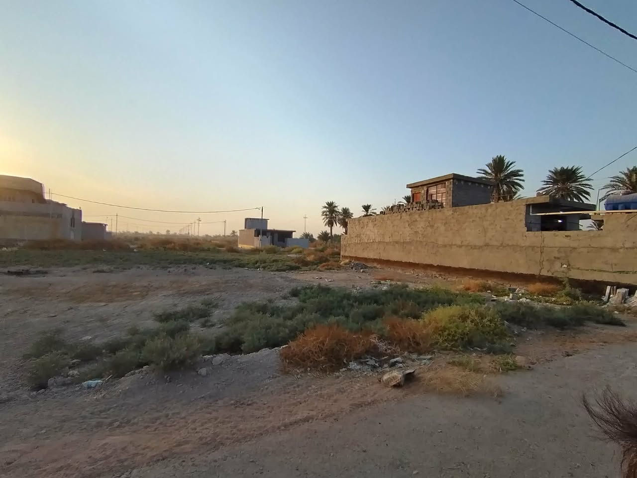 3 قطع أرض للبيع  ( اثنين متجاورات وواحدة مقابيلهن بنفس الشارع )
الموقع: حي الصحة  قرب مستشفى الامام علي عليه السلام. 
المساحة : كل قطعة 220م
( نزال 22 وواجهيه 10) 
السند: طابو زراعي (سند 25)
خدمات كاملة ( ماء وكهرباء وشارع تبليط وانارة). لقطع بلون لاخضر 
للاستفسار والتواصل:
***********
***********
