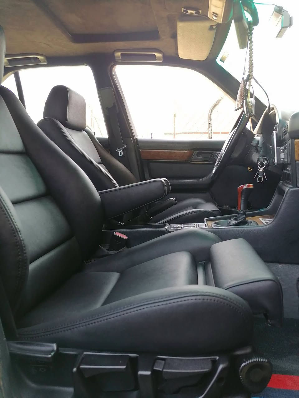 تم فصال كشنات M. شركة %💯🇩🇪 BMW
بطاين حرف L 💯
حسب طلب زبون تحديث داخل سيارات ♻️
عنوان موصل القوسيات شارع عام 🛣️
للتواصل ***********
***********
***********
