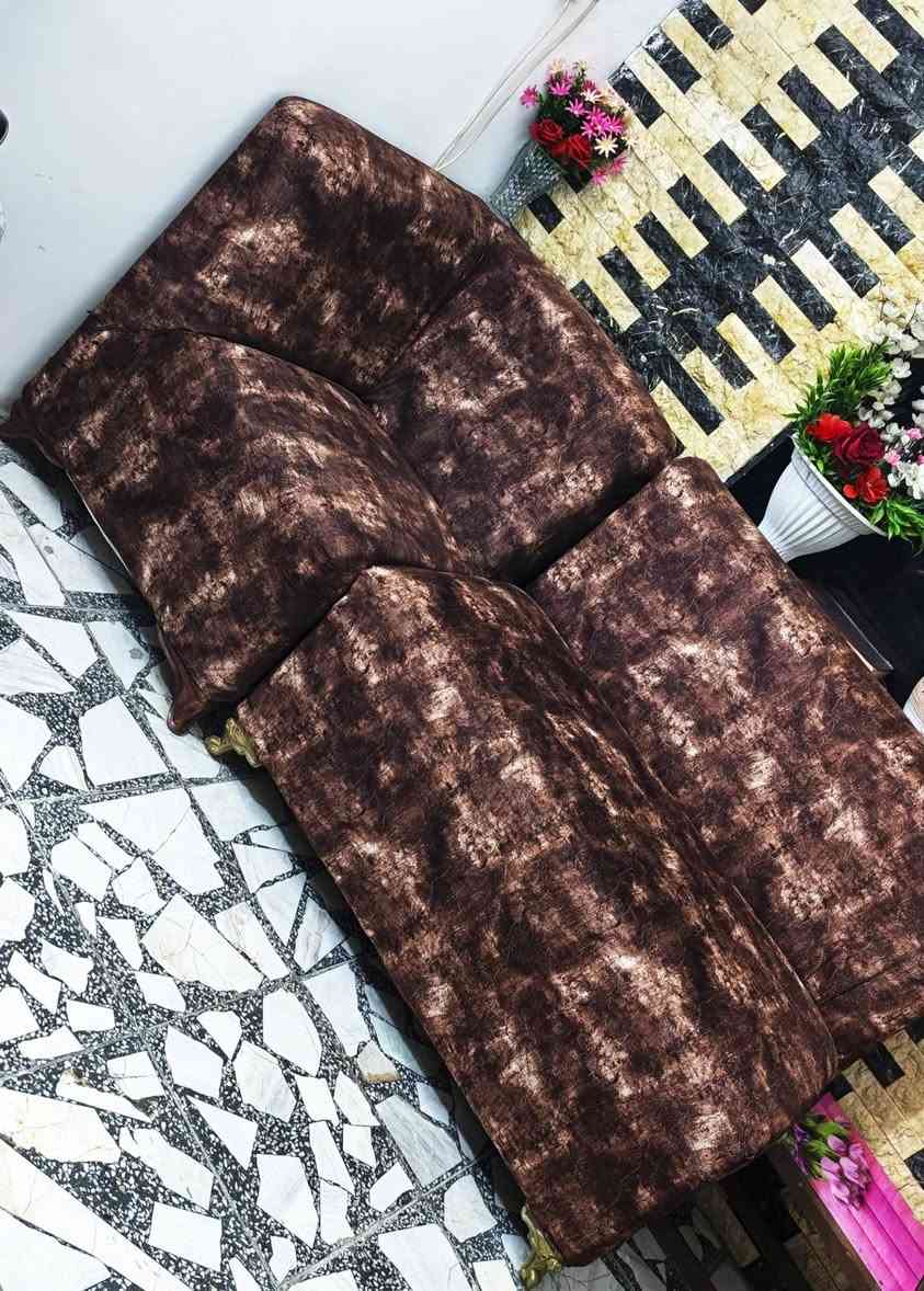 تخم جديد كلش للبيع  يتكون من ركنيه عدد ٢ 
و ٤ قنفات مكان بغداد الدوره 
سعر مناسب جدا 
*********** واتساب

