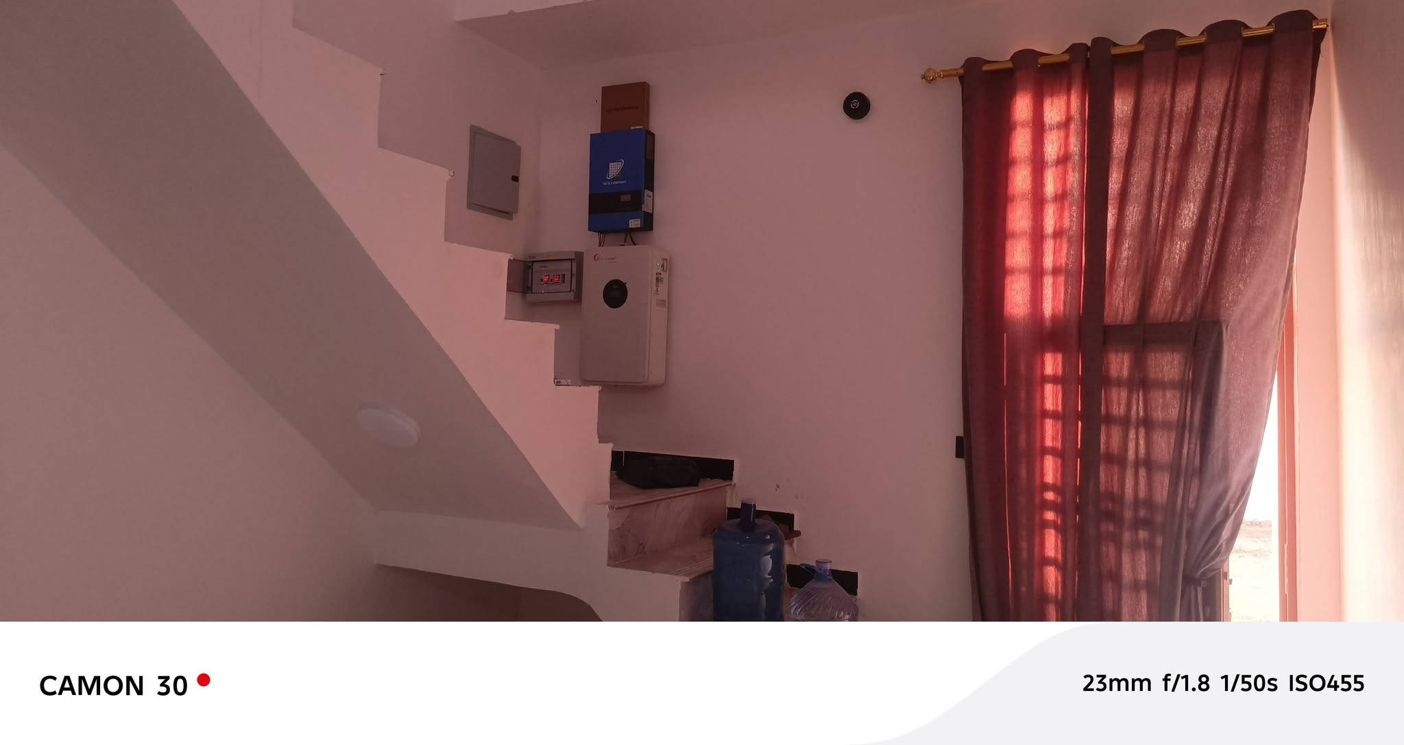 السلام عليكم يوجد بيت للبيع في السياسيين زرا ع ي مساحت البيت 300 مساحة البناء 125 بناء طابوق كونكريت مسلح يحتوي البيت على أستقبال مع مدخل +صحيات صالة غرفتين مع صحيات عدد 2 مناور عدد 2 درج + السطح أشتايكر بناء البيت جديد ودرجه أولى رقم الهاتف ‏‪***********‬‏

نص مكتوب في الصور:
- CAMON 30 23mm f/1.8 1/513s ISO50
- CAMON 30 23mm f/1.8 1/359s ISO50
- CAMON 30
- 23mm f/1.8 1/33s ISO700
- 23mm f/1.8 1/33s ISO678
- 23mm f/1.8 1/321s ISO50
- 23mm f/1.8 1/312s ISO50
- CAMON 30 23mm f/1.8 1/50s ISO155
- CAMON 30 23mm f/1.8 1/100s ISO251
- CAMON 30 23mm f/1.8 1/50s ISO455