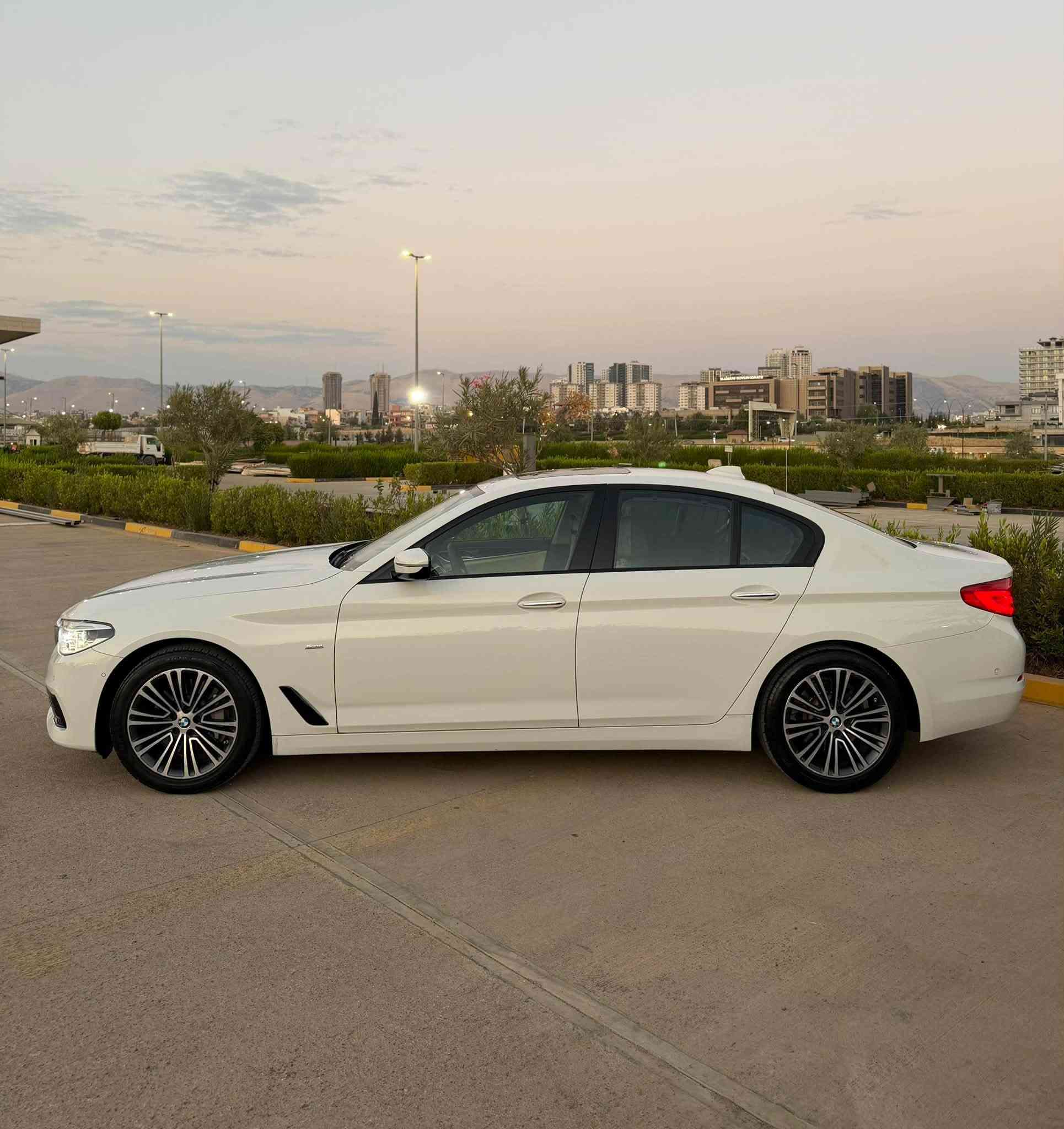 سلام عليكم bmw 2018 530!شركة العروش فول مواصفات بدون صبغ بدون تعديل بدون تبديل حتى دعاميات بشرط سياره جديده جدا كير محرك كوله مكفول مسويلها سيرفس كامل بشركة
مواصفات:SPORT LINE
بصمه سلايد كشن جلد كشنان كهرباء
٥ بردات شاشه ديجتال دبل ماوس
دواخل لد متنوع الالوان نضام ٤ انواع قياده
حساسات ٣٦٠ درجه رادارات بريك بصمه
لايتات ليزريه حلقات ترحيب دوسات دبل 
ارقام سنويه جديده ب اسمي راسن احولك
المكان السليمانيه📍
السعر 255$
***********
