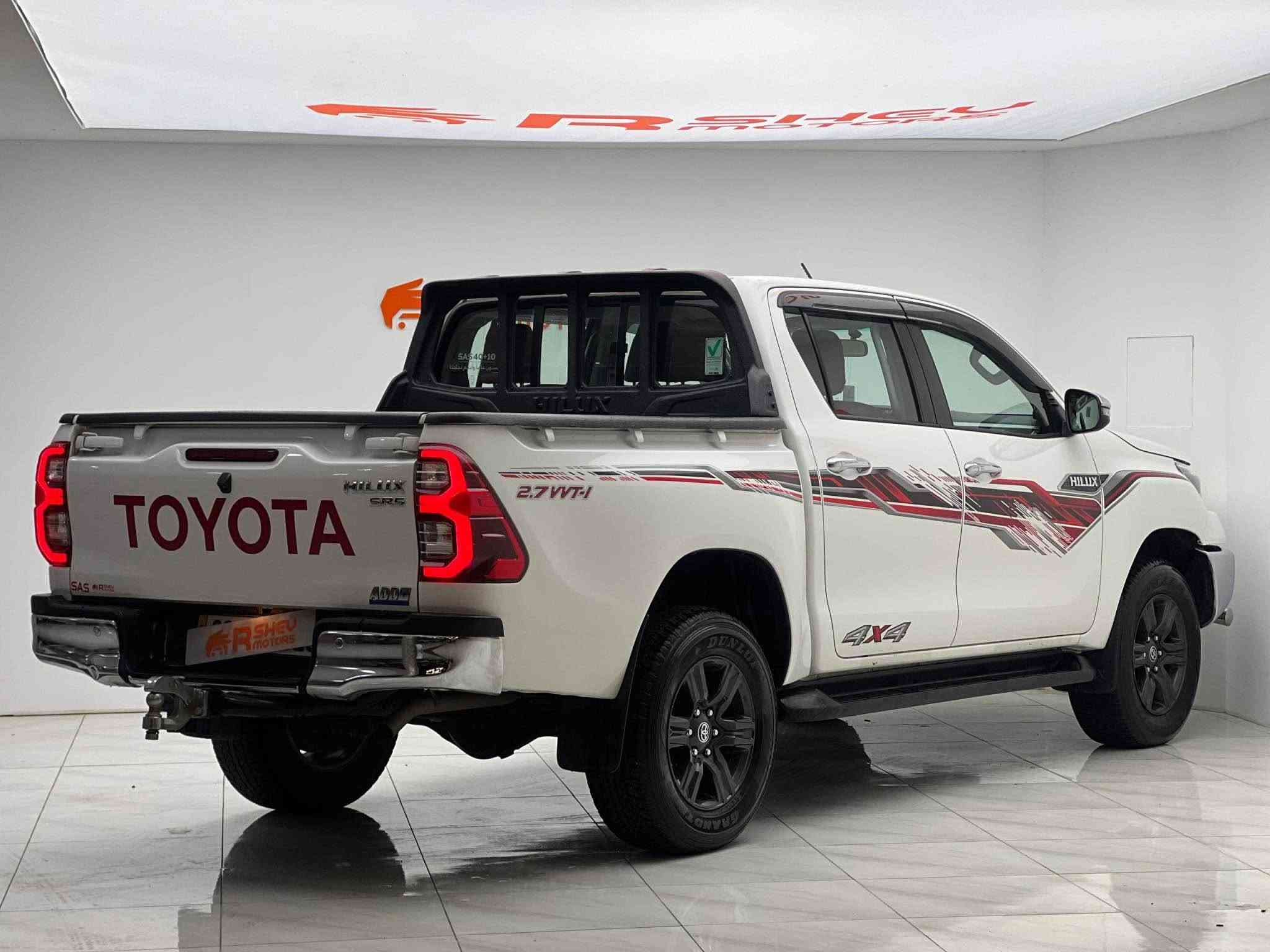 هايلوكس ٢٠٢٣ • دبل 4x4 • ٩٠٠٠٠ كم